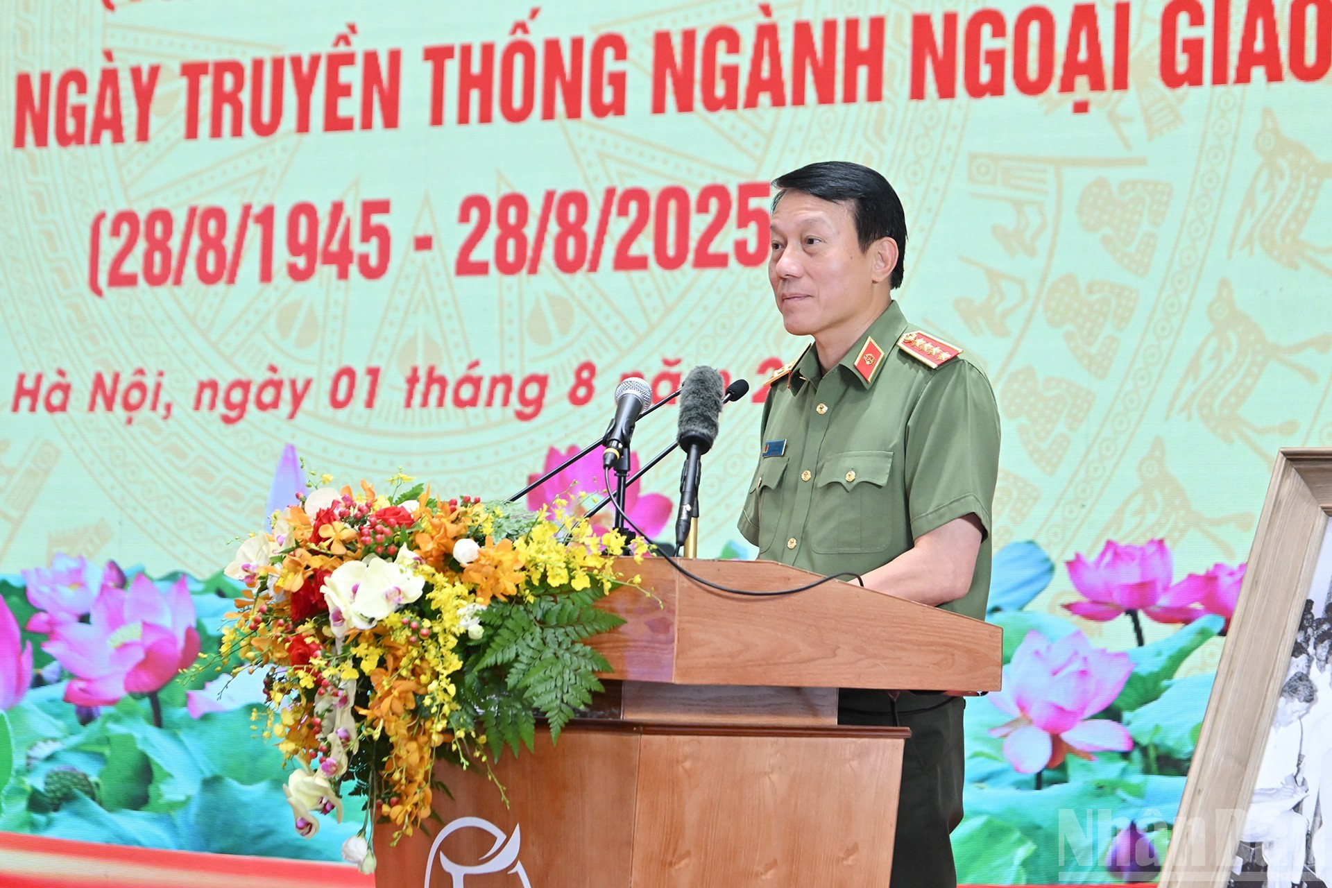 El ministro de Seguridad Pública, Luong Tam Quang, habla en la reunión. El ministro de Seguridad Pública, Luong Tam Quang, habla en la reunión.