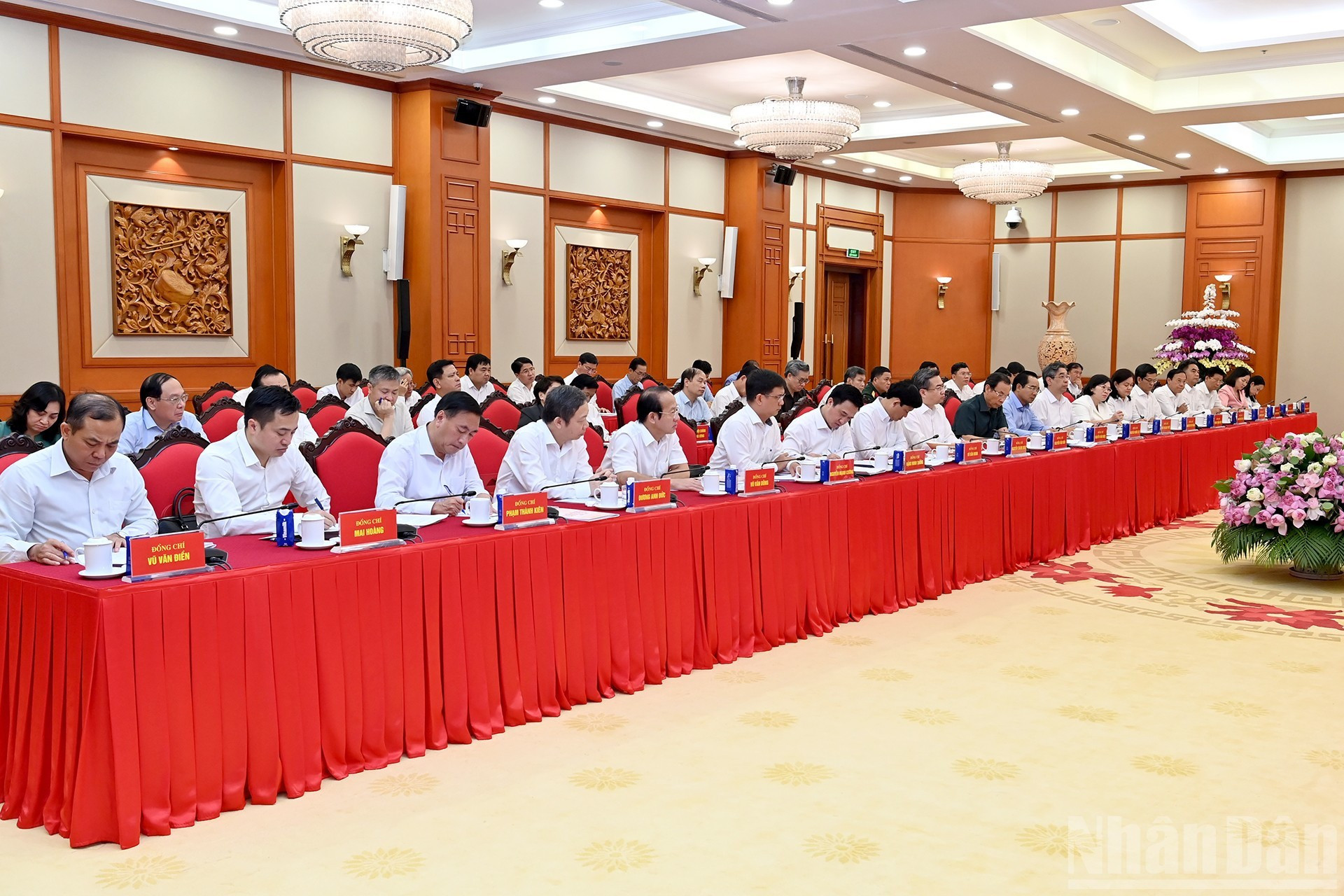 El Comité Permanente del Comité partidista de Ciudad Ho Chi Minh. El Comité Permanente del Comité partidista de Ciudad Ho Chi Minh.