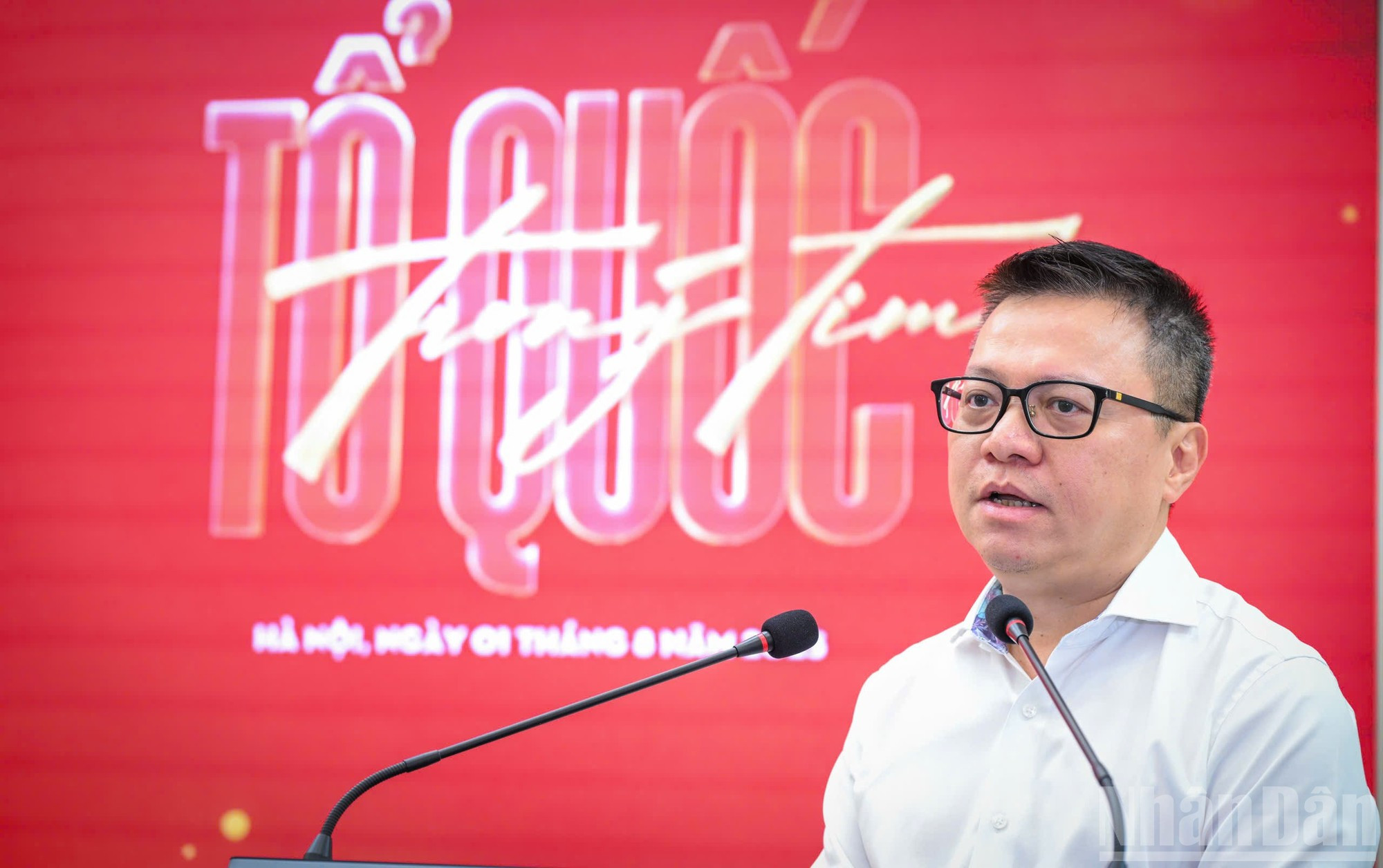 Le Quoc Minh, miembro del Comité Central del Partido Comunista de Vietnam (PCV), presidente-editor del periódico Nhan Dan, subjefe de la Comisión de Propaganda y Movilización de Masas del Comité Central del PCV y presidente de la Asociación de Periodistas del país, habla en la cita. Le Quoc Minh, miembro del Comité Central del Partido Comunista de Vietnam (PCV), presidente-editor del periódico Nhan Dan, subjefe de la Comisión de Propaganda y Movilización de Masas del Comité Central del PCV y presidente de la Asociación de Periodistas del país, habla en la cita.