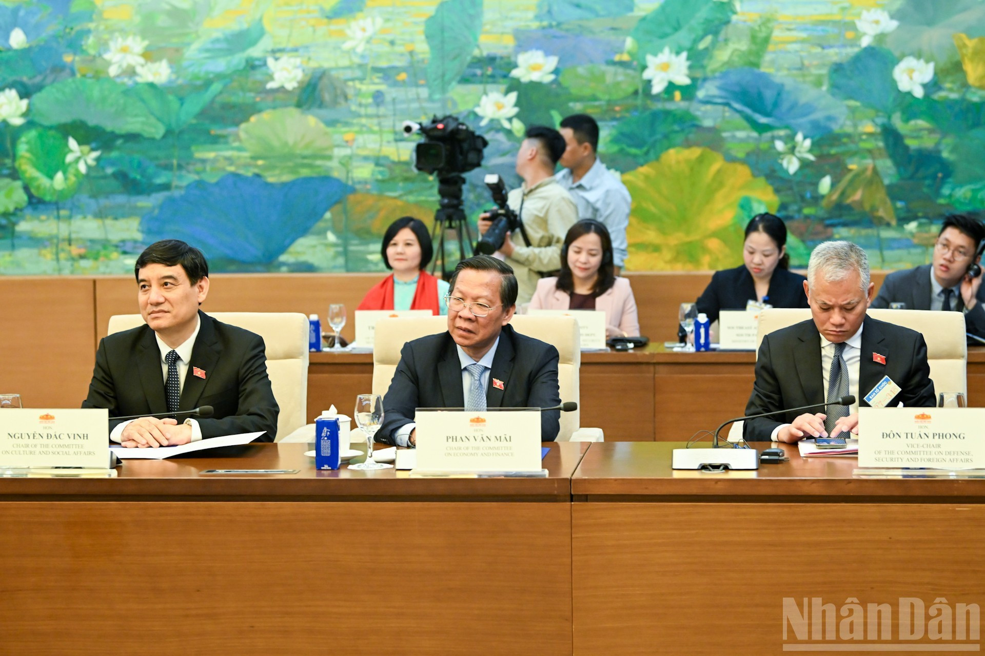 Asistentes vietnamitas al evento.