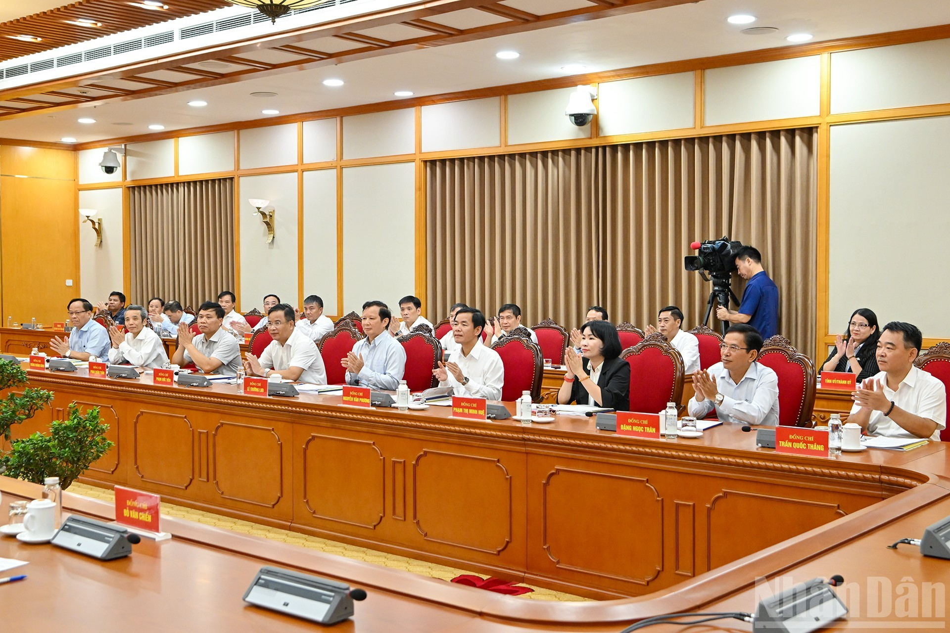 Miembros de la Junta Ejecutiva del Comité partidista en Hue. Miembros de la Junta Ejecutiva del Comité partidista en Hue.