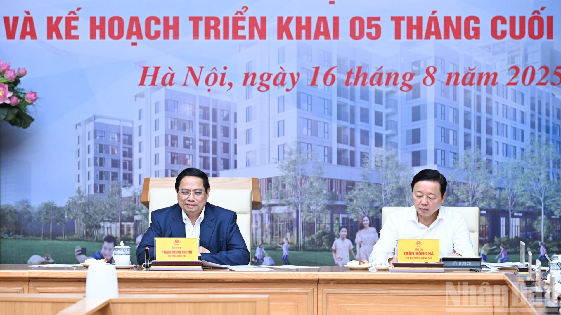 [Foto] Premier vietnamita preside la conferencia nacional sobre desarrollo de vivienda social