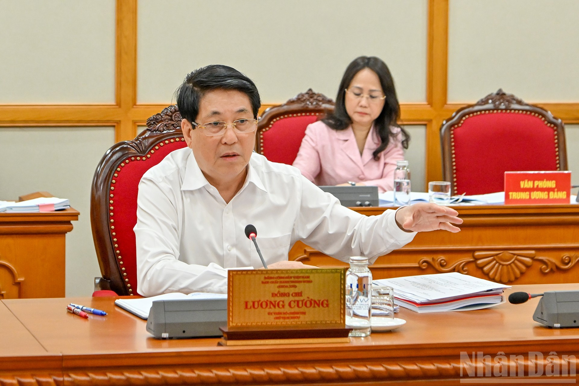 Luong Cuong en la reunión. Luong Cuong en la reunión.
