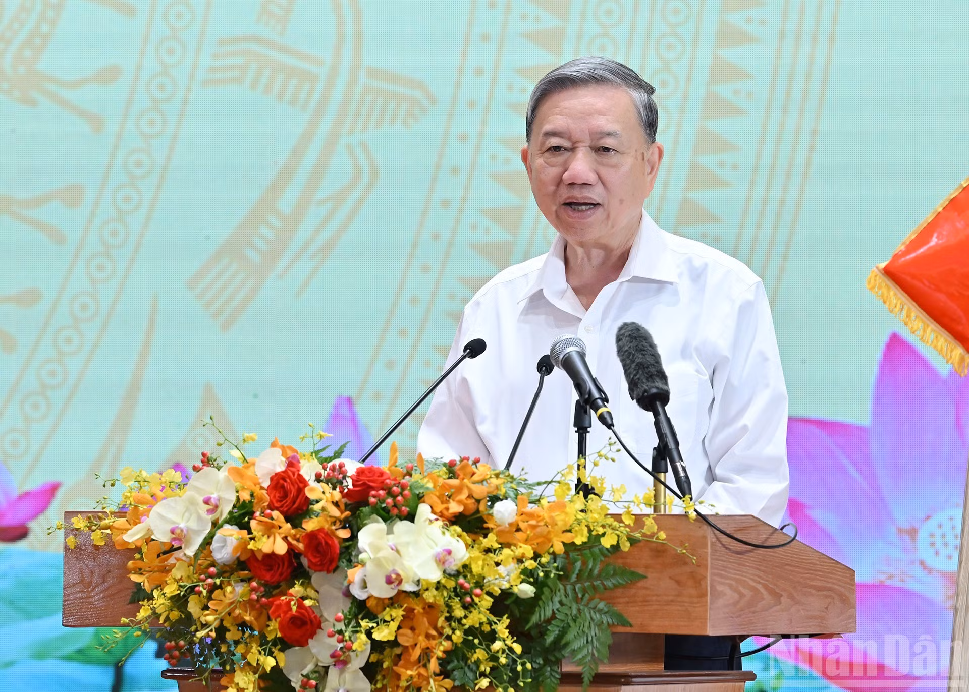 To Lam interviene en la cita.