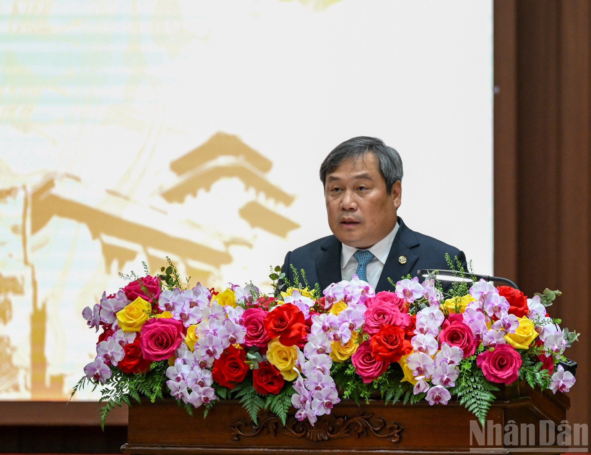 El presidente del Comité Popular de Hanói, Vu Dai Thang, habla en la cita.