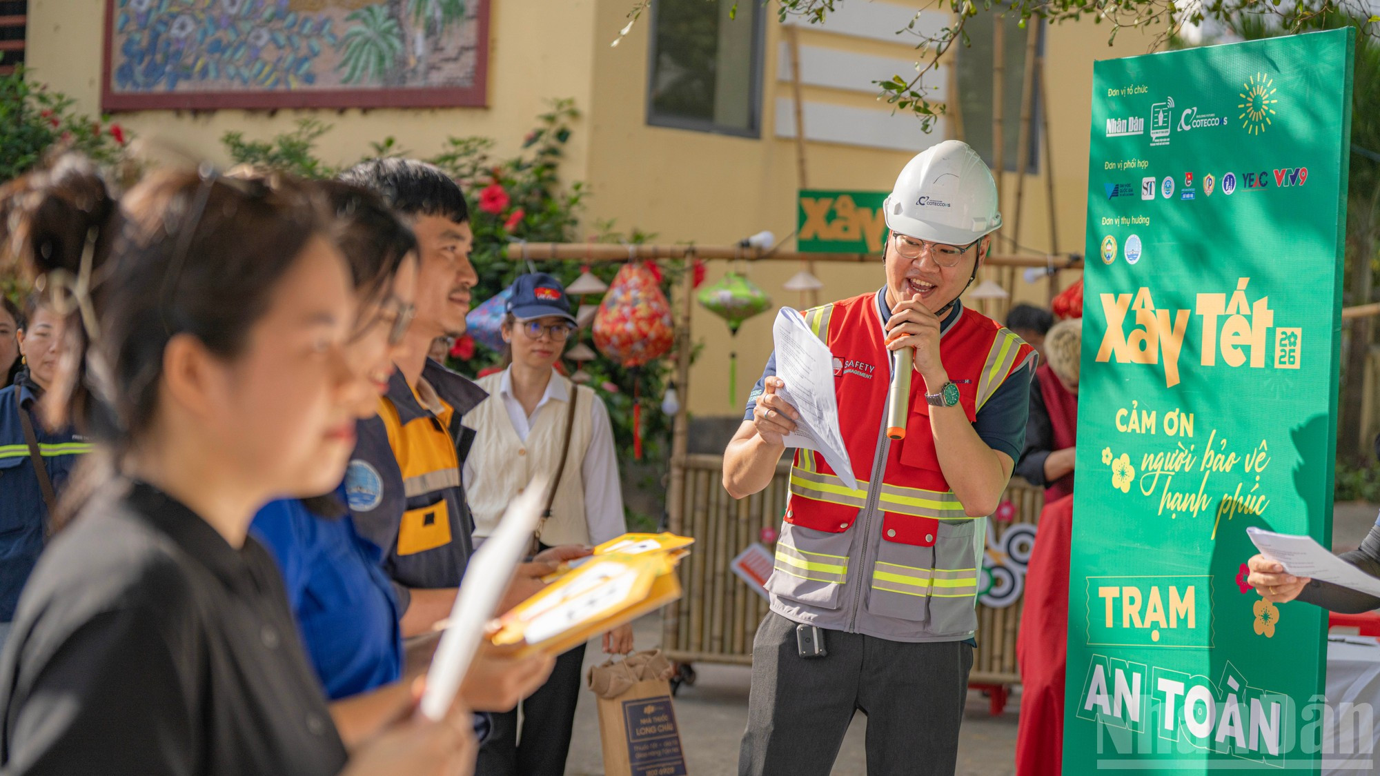 Cientos de trabajadores participan en actividades de concienciación sobre la cultura de la seguridad laboral.