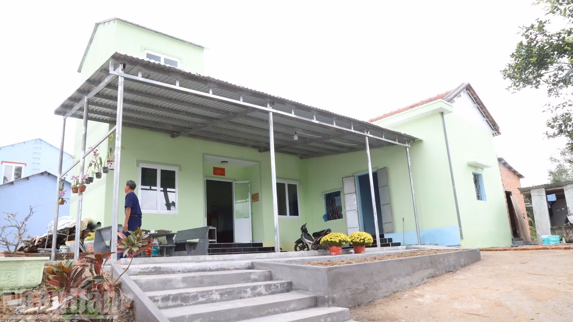 La nueva vivienda de Tran Van Khanh fue levantada con apoyo después de las devastadoras tormentas e inundaciones de finales de 2025.