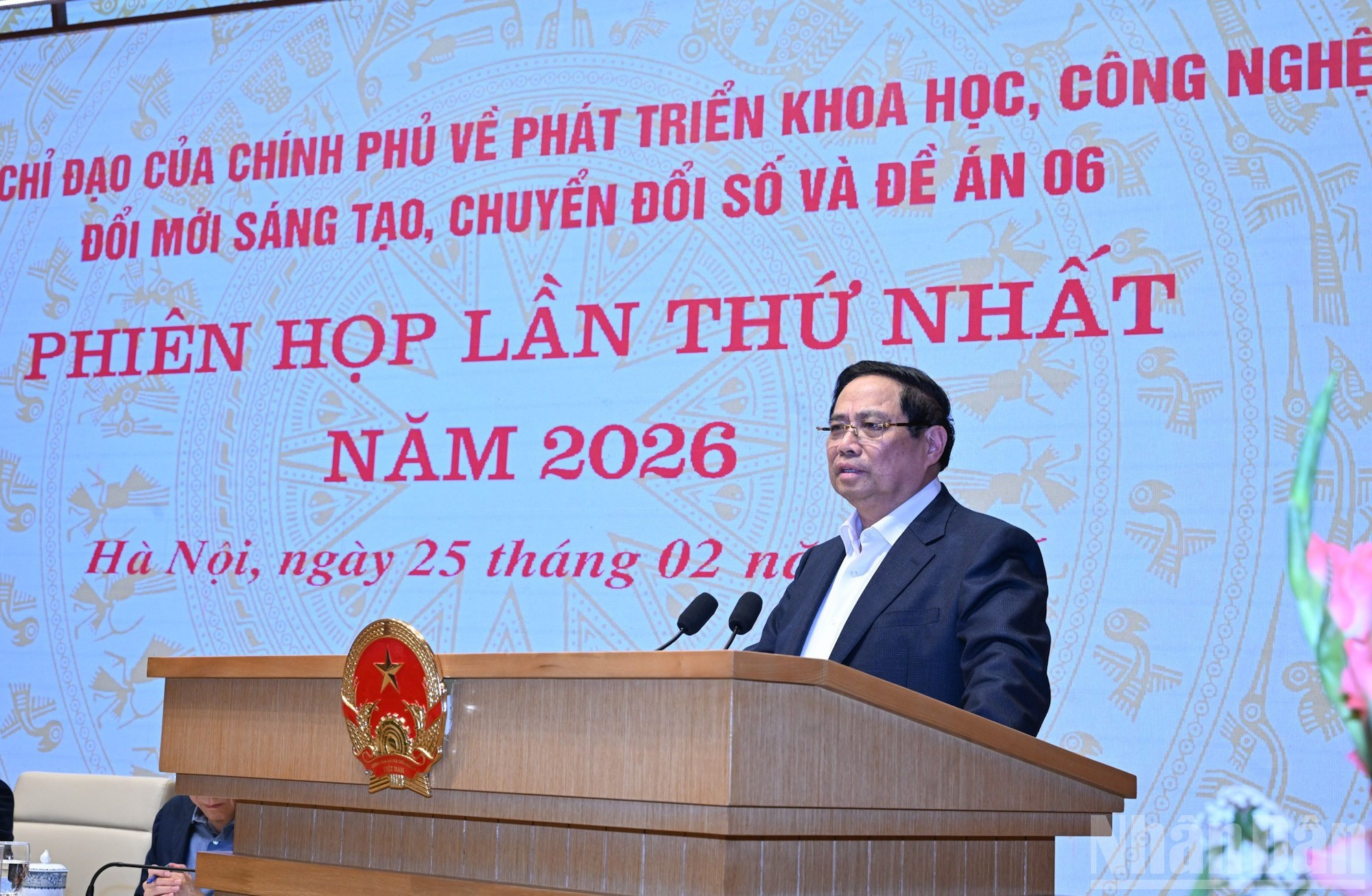 Minh Chinh habla en la cita.