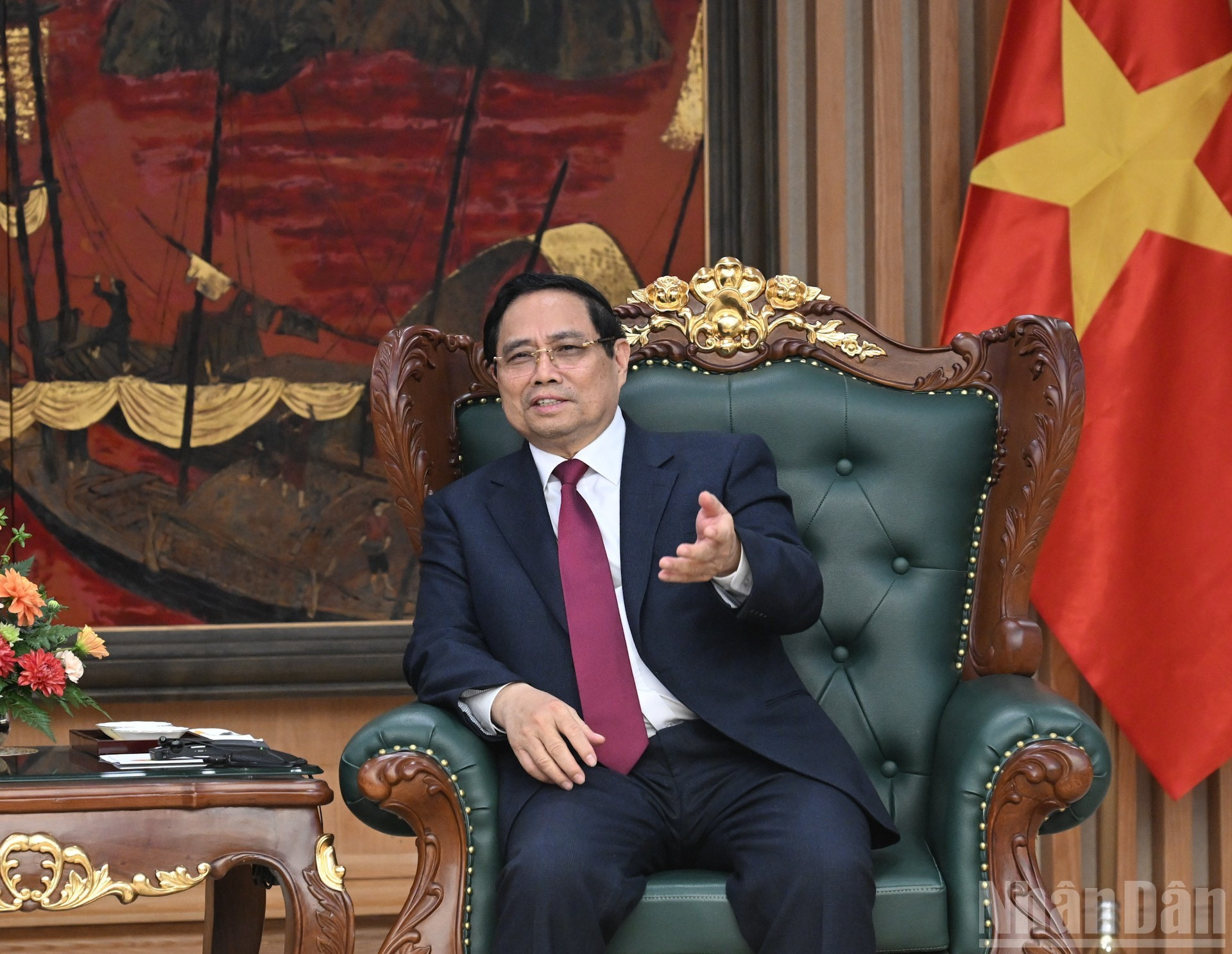 Minh Chinh habla en la cita.