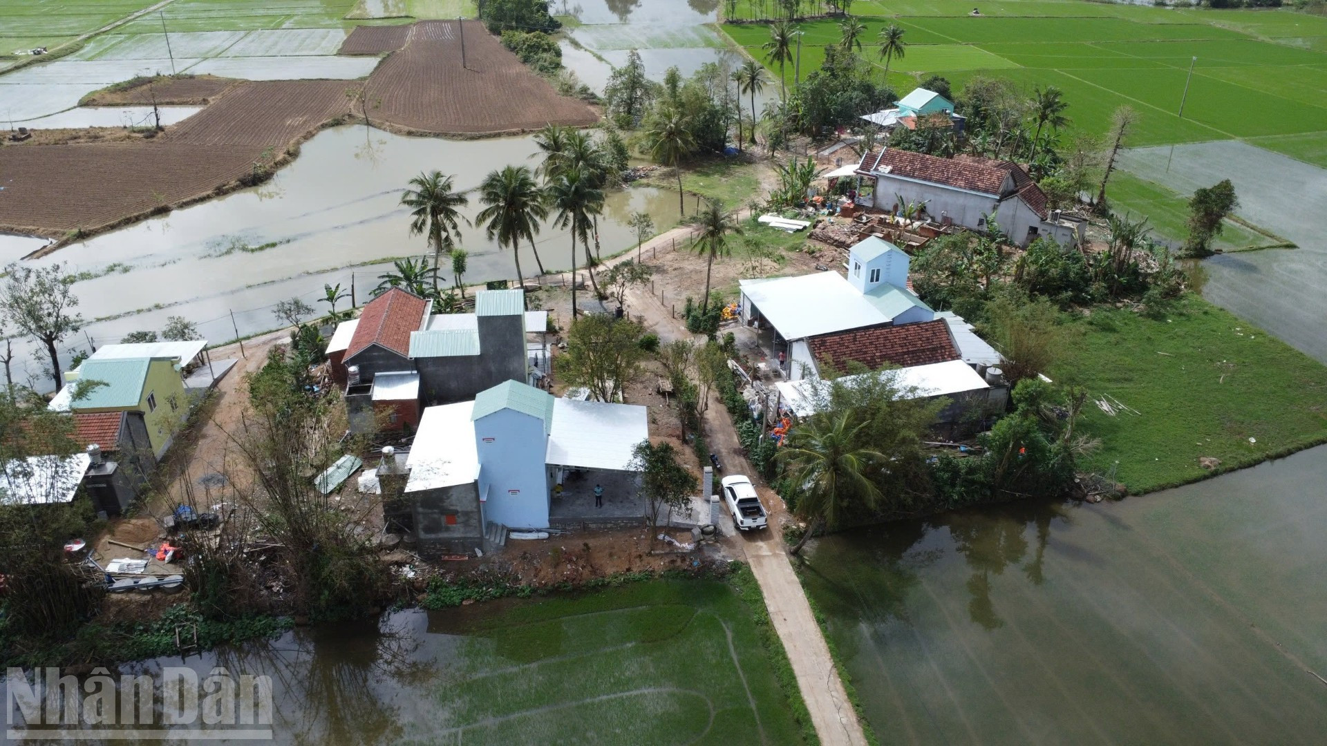 Las nuevas casas de los residentes de la aldea Phu Huu, en la comuna de Hoa Thinh.