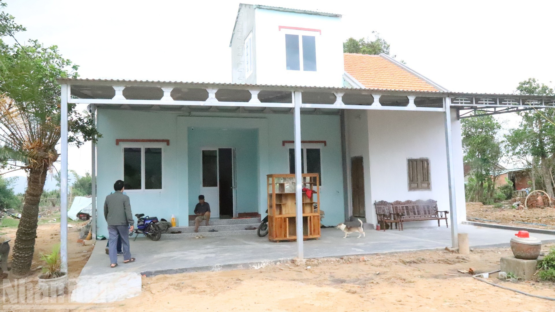 Otra vivienda fue entregada a la familia de Truong Van Moc, de 86 años, en la aldea Dong Hoa, comuna de Son Hoa, después de los desastres naturales ocurridos a finales de 2025.