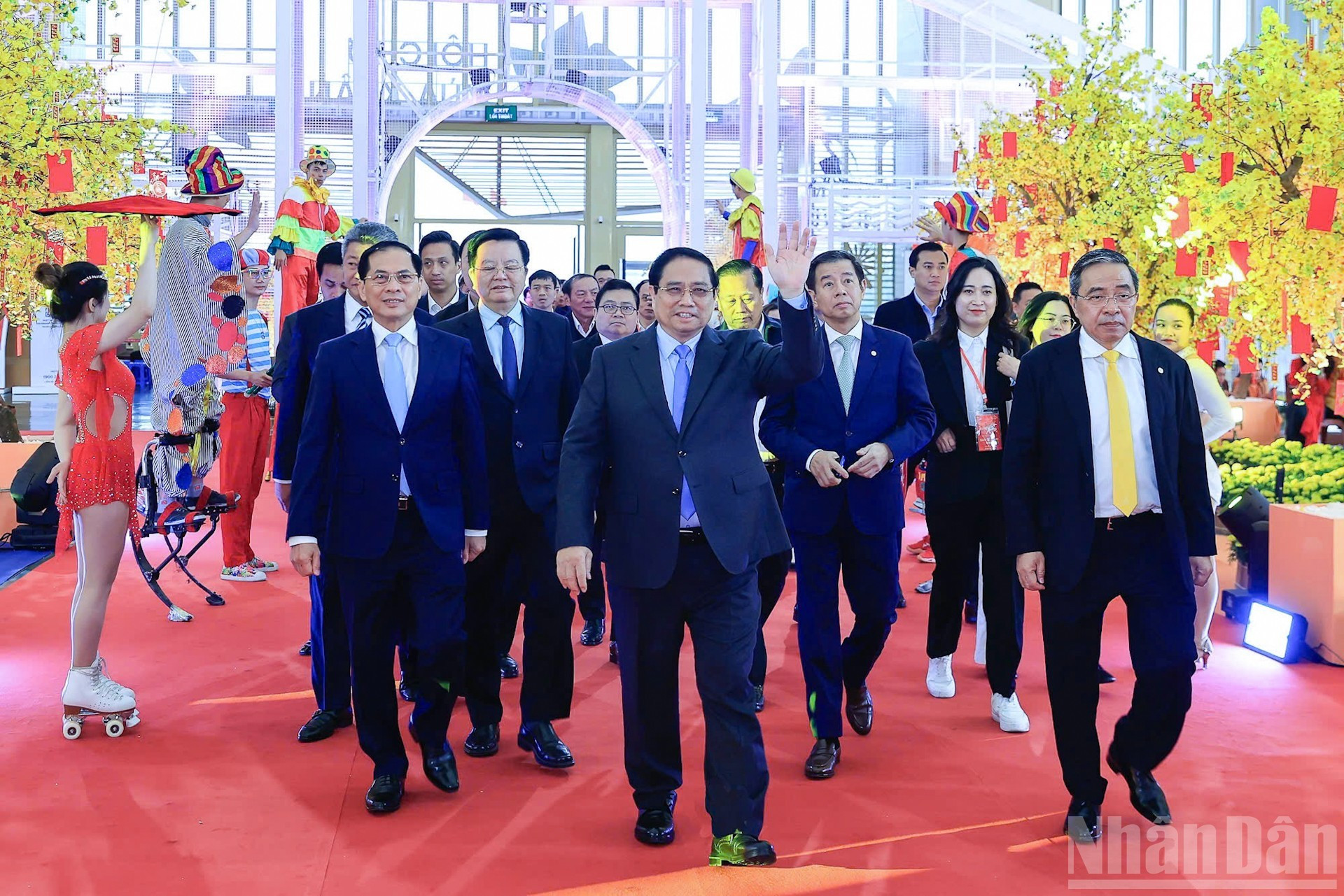 El primer ministro de Vietnam, Pham Minh Chinh, llega a la ceremonia.