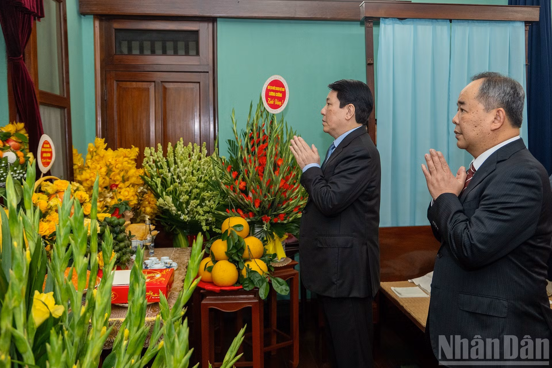 El jefe del Estado rinde homenaje al líder revolucionario.