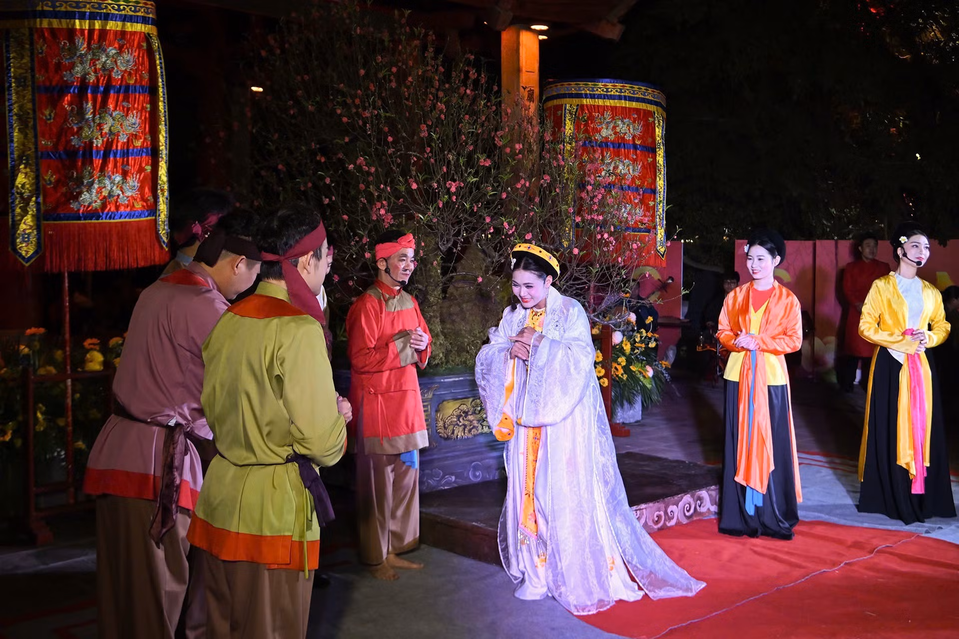 Algunas presentaciones artísticas se llevan a escena para celebrar el inicio del nuevo año.