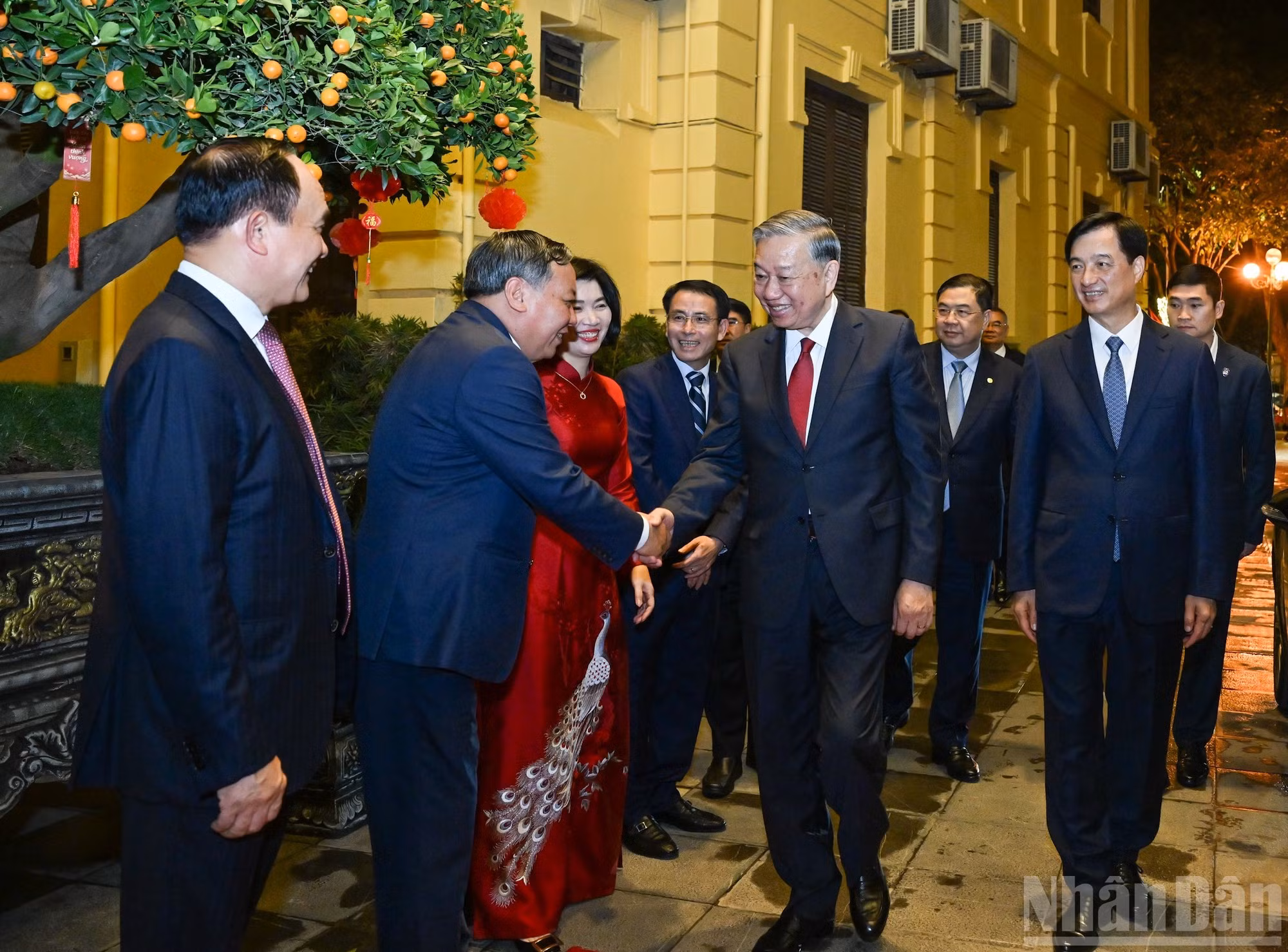 El secretario general del Partido Comunista de Vietnam, To Lam, se reúne con dirigentes de Hanói.