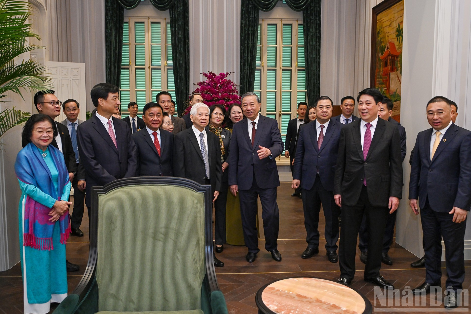 Los delegados visitan la obra.