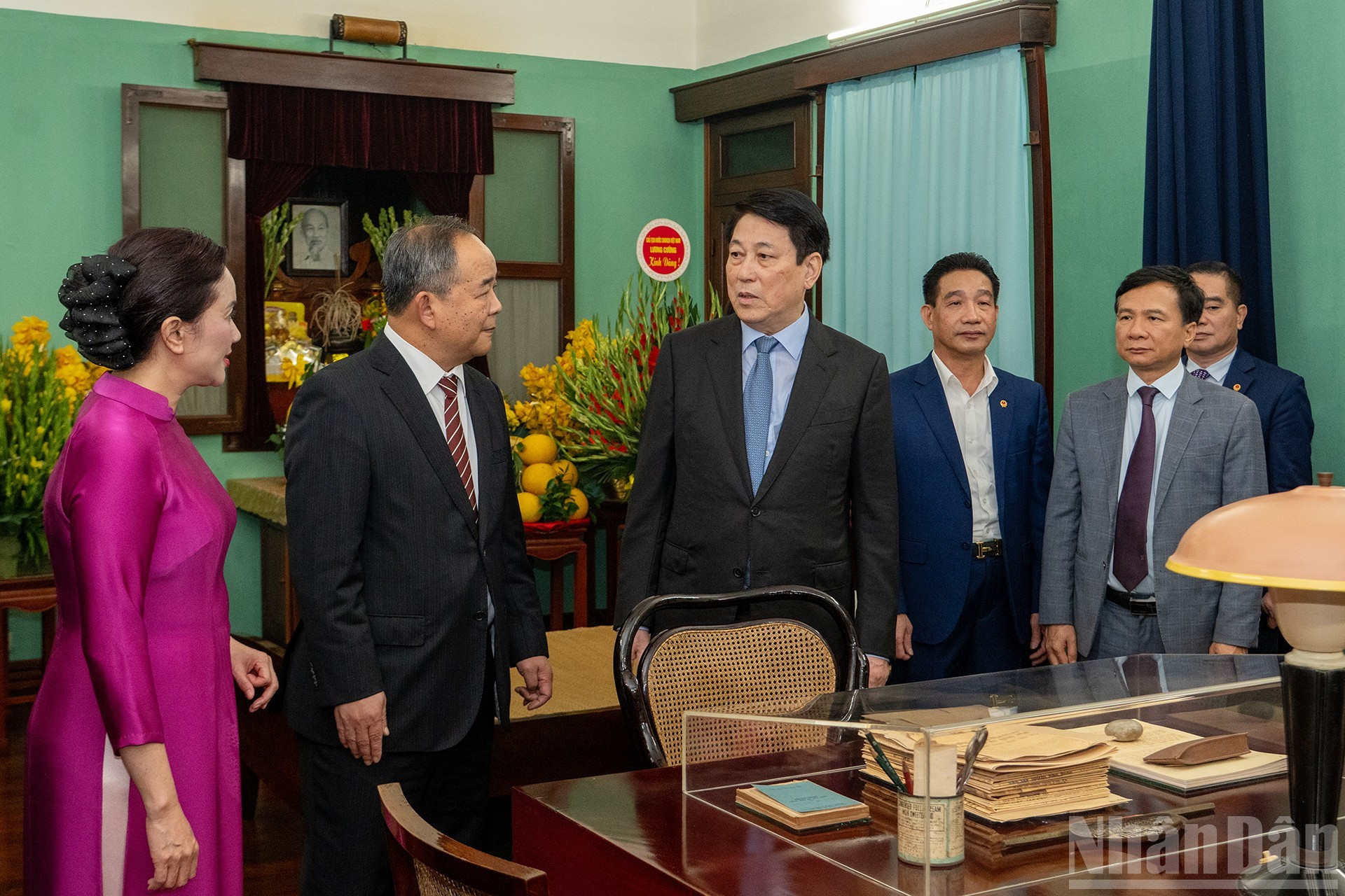 La delegación en la Casa 67, ubicada en el Complejo del Sitio Histórico del Presidente Ho Chi Minh en el Palacio Presidencial.