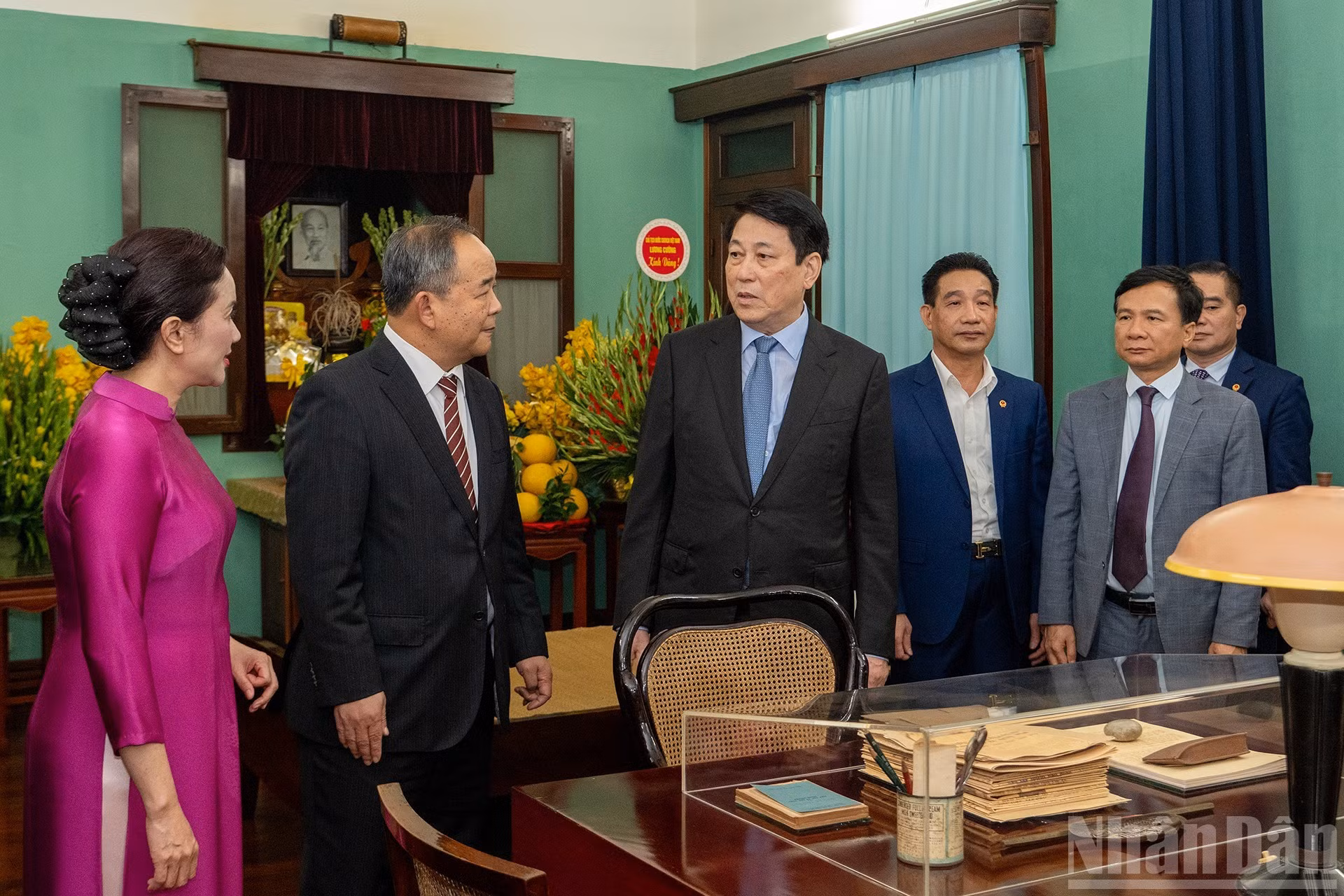 La delegación en la Casa 67, ubicada en el Complejo del Sitio Histórico del Presidente Ho Chi Minh en el Palacio Presidencial.