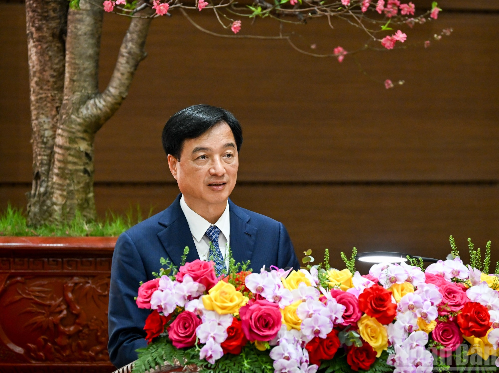 El secretario del Comité del Partido en Hanói, Nguyen Duy Ngoc, interviene en el acto.