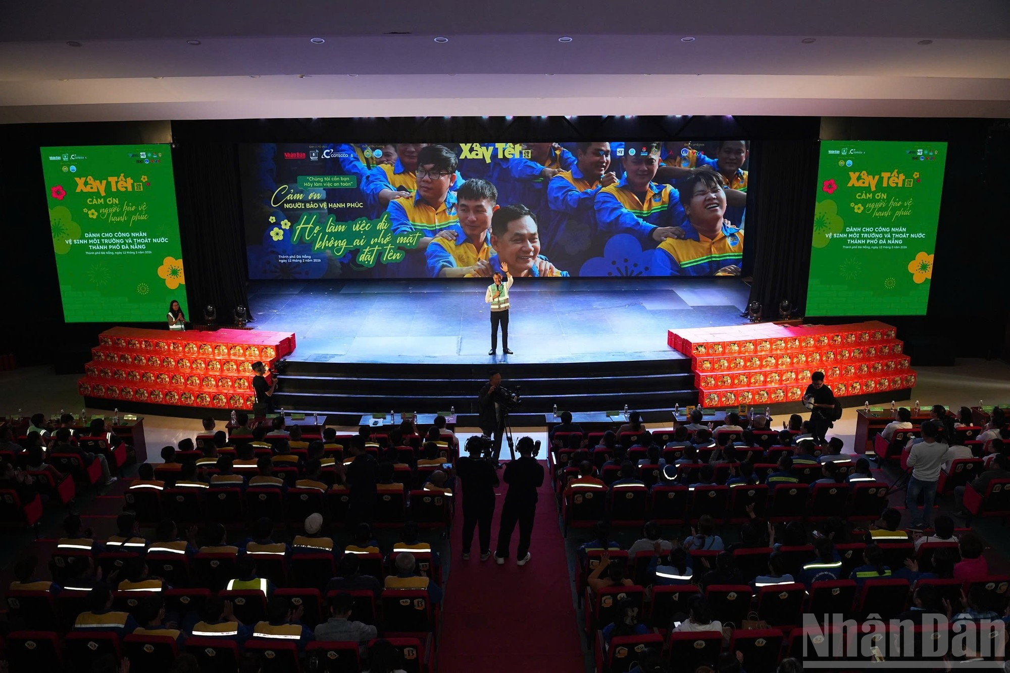 El presidente del Consejo Directivo de Coteccons, Bolat Dusienov, habla en la cita.