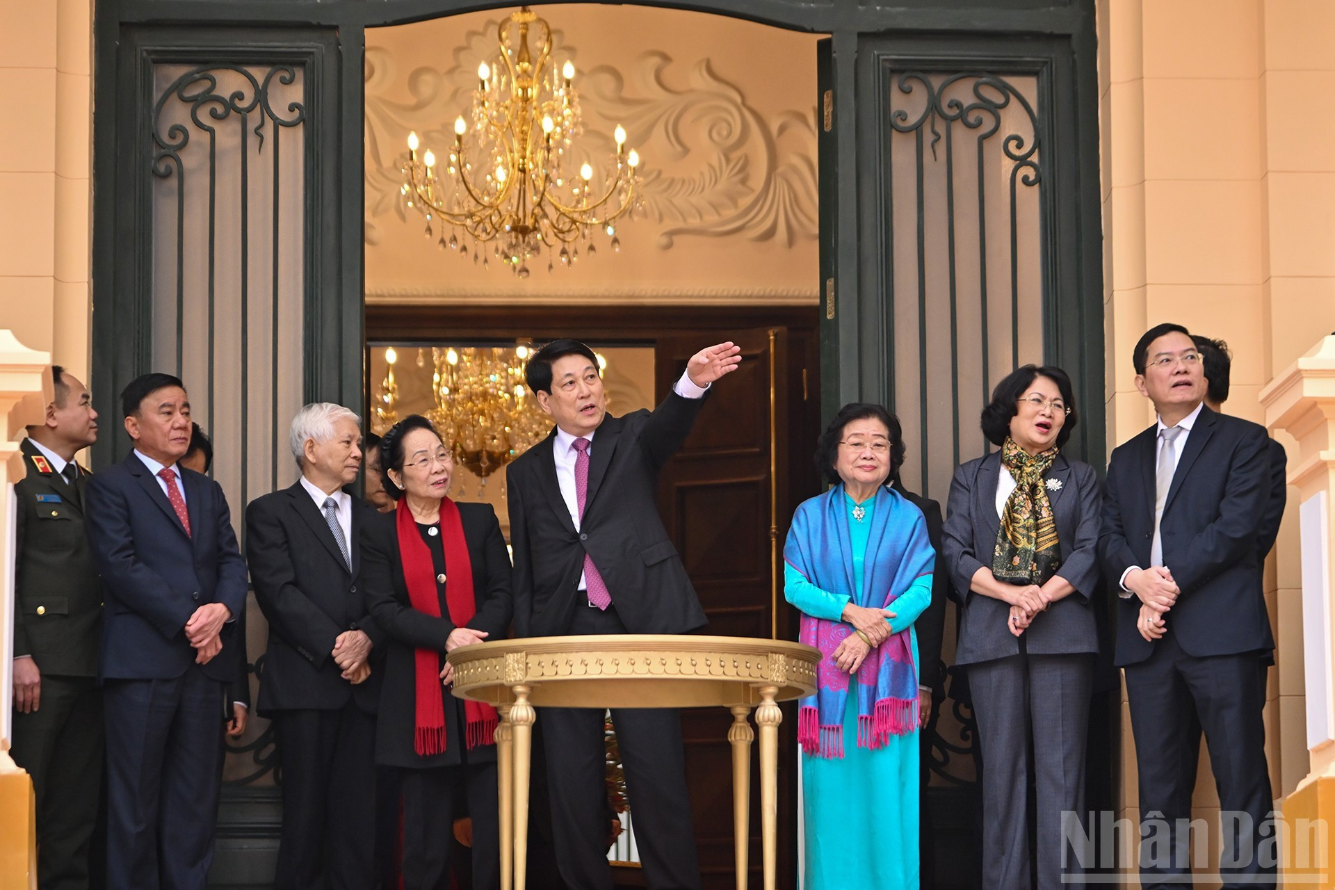 Los delegados visitan la obra.