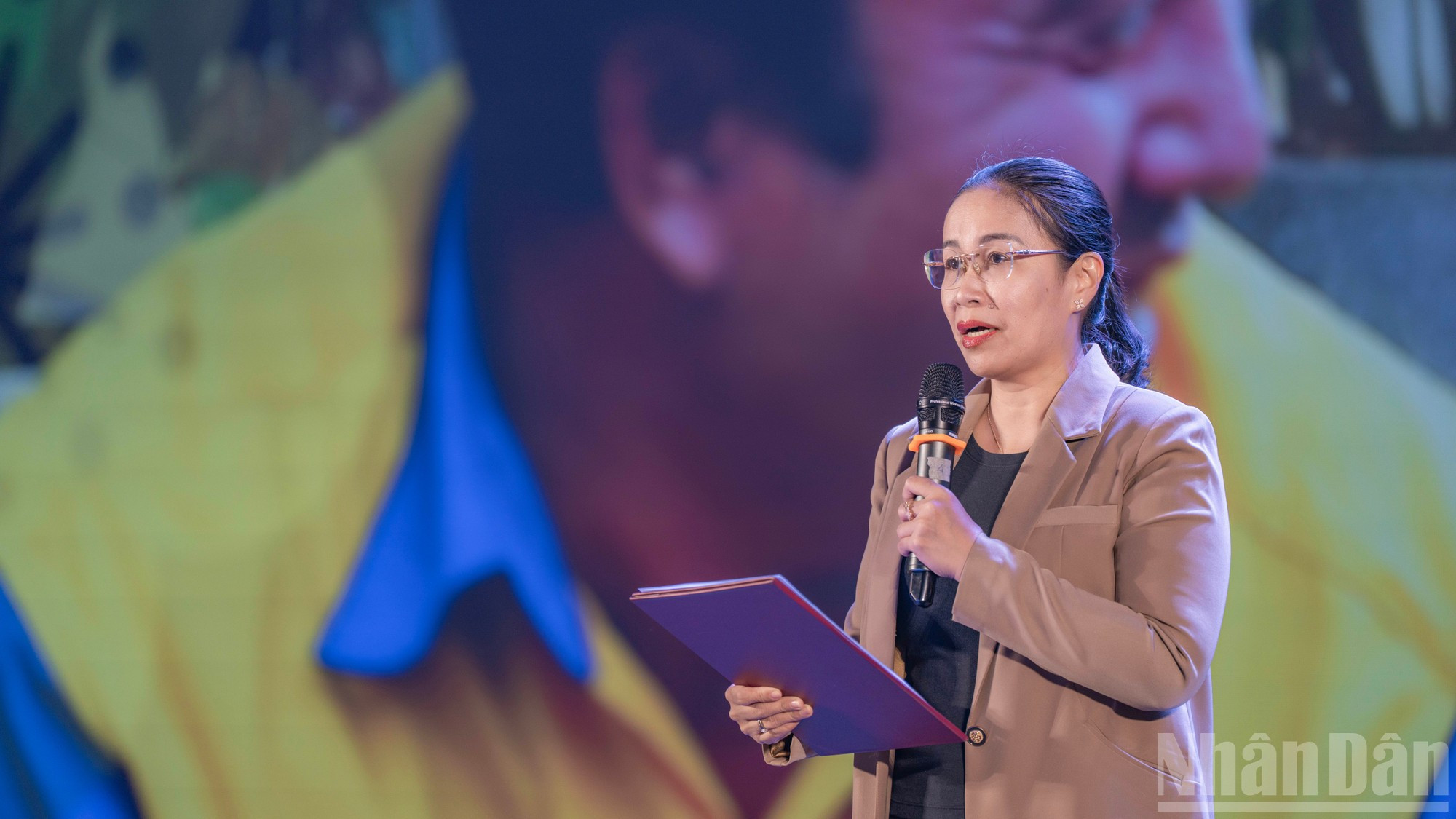Nguyen Thi Anh Thi, vicepresidenta del Comité Popular de la ciudad de Da Nang, habla en la cita.