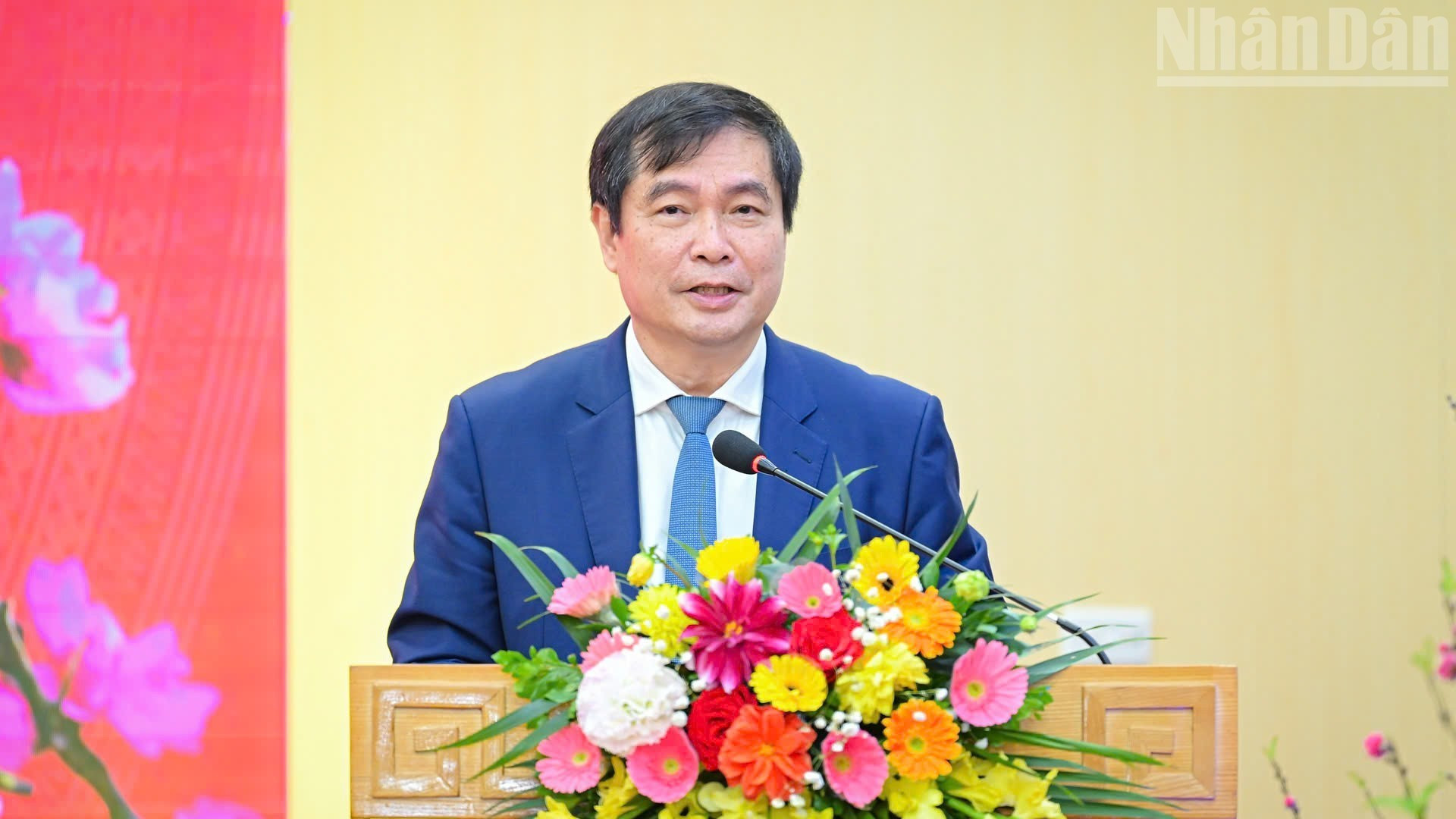 Phan Xuan Thuy, vicejefe de la Comisión de Propaganda y Movilización de Masas del Comité Central del PCV, interviene en la cita.