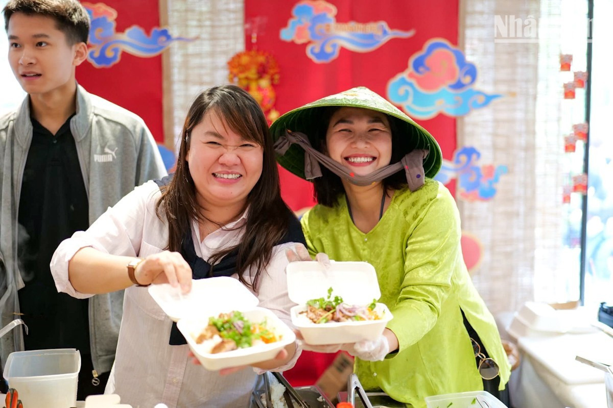 Dirigentes de la ciudad de Niza comparten imágenes e información sobre el programa en medios de comunicación y redes sociales.