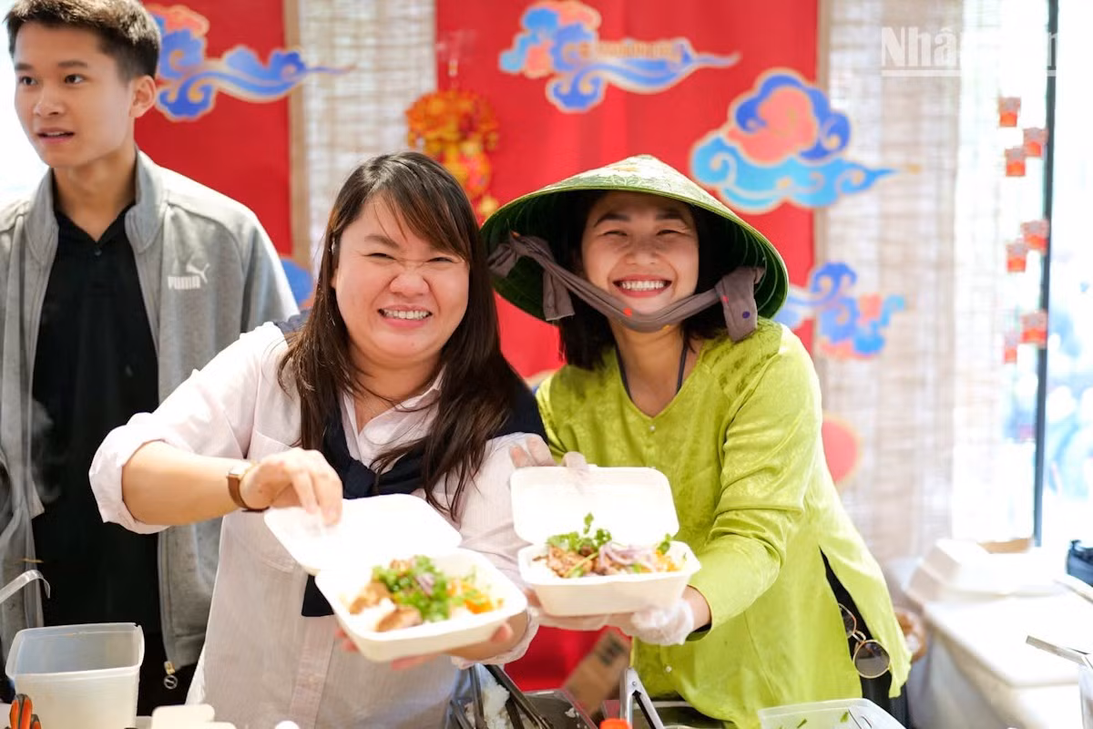 Dirigentes de la ciudad de Niza comparten imágenes e información sobre el programa en medios de comunicación y redes sociales.