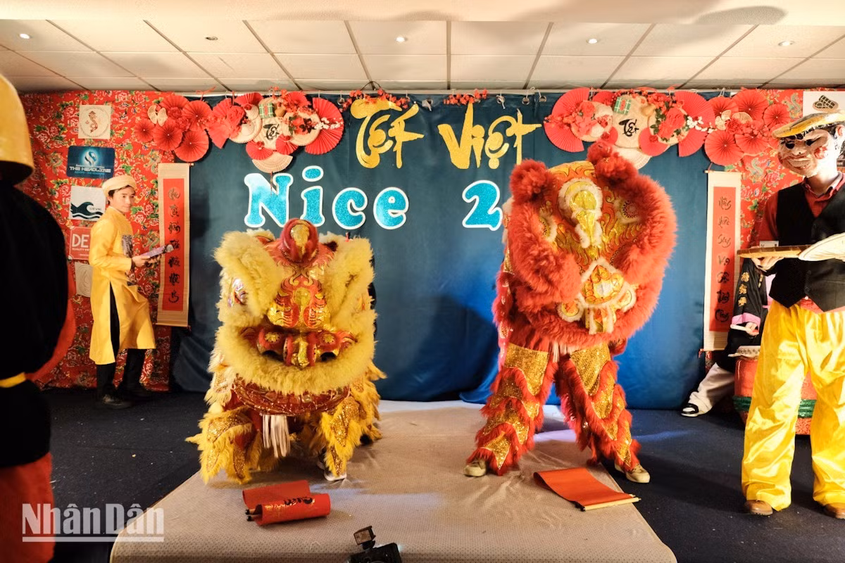 El programa permitió a los asistentes sumergirse en el ambiente festivo del Año Nuevo Lunar al más puro estilo vietnamita, cálido y animado, como si estuvieran en su tierra natal.