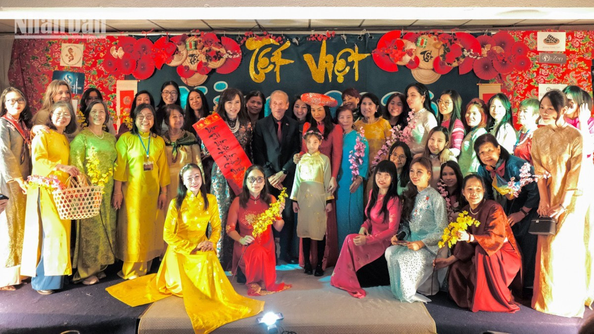 El evento atrae a más de 450 connacionales e invitados, y recibe numerosos elogios de las autoridades locales, asociaciones y amigos internacionales.