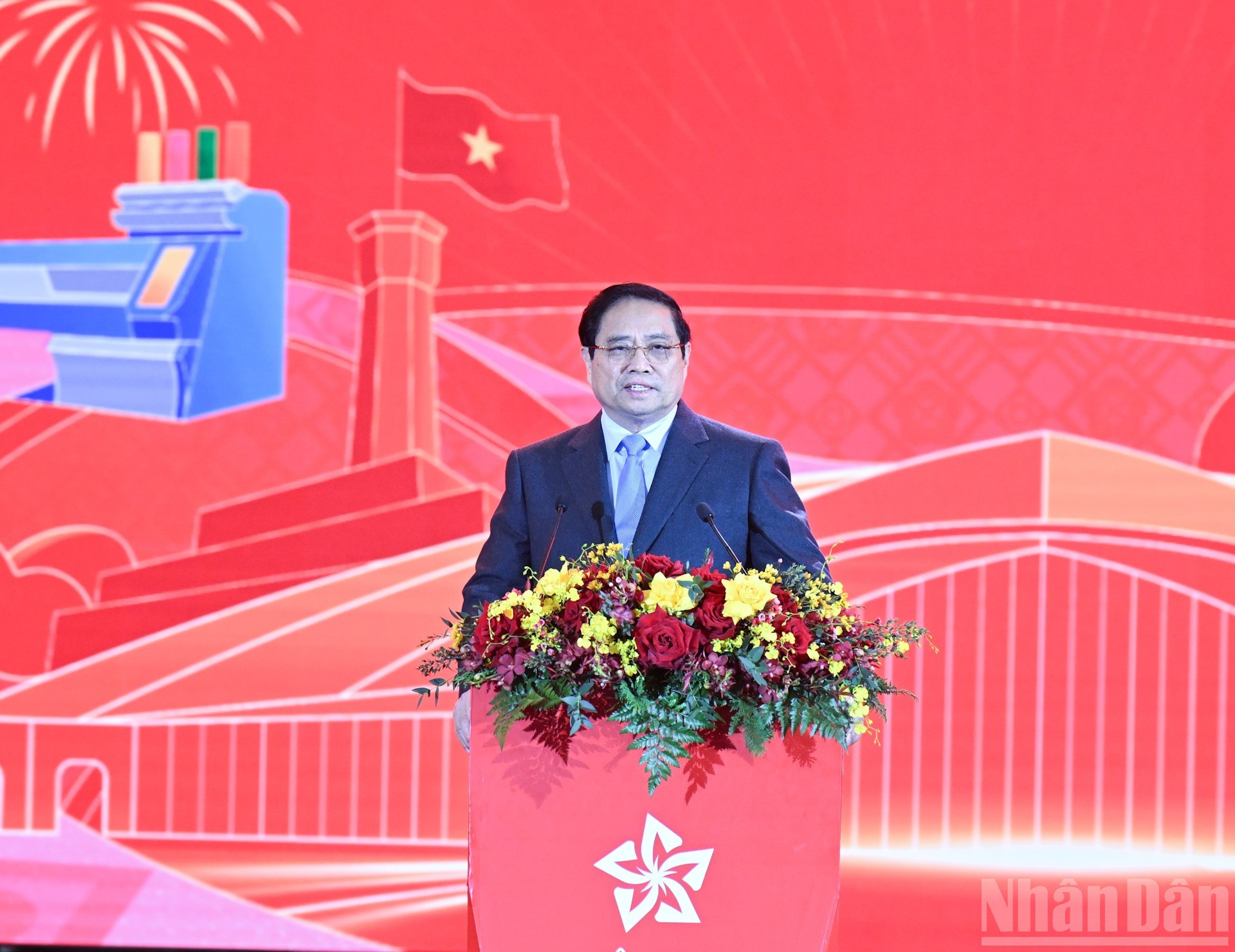 Minh Chinh habla en la actividad.