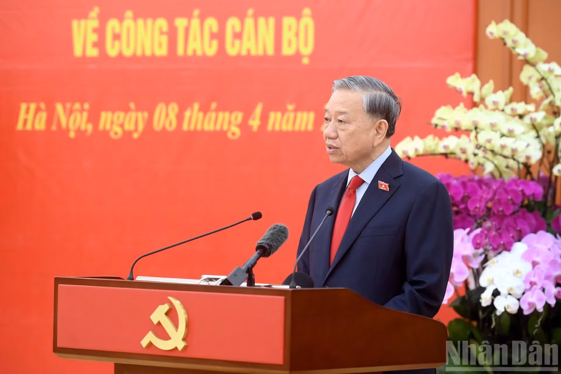 To Lam habla en el evento.