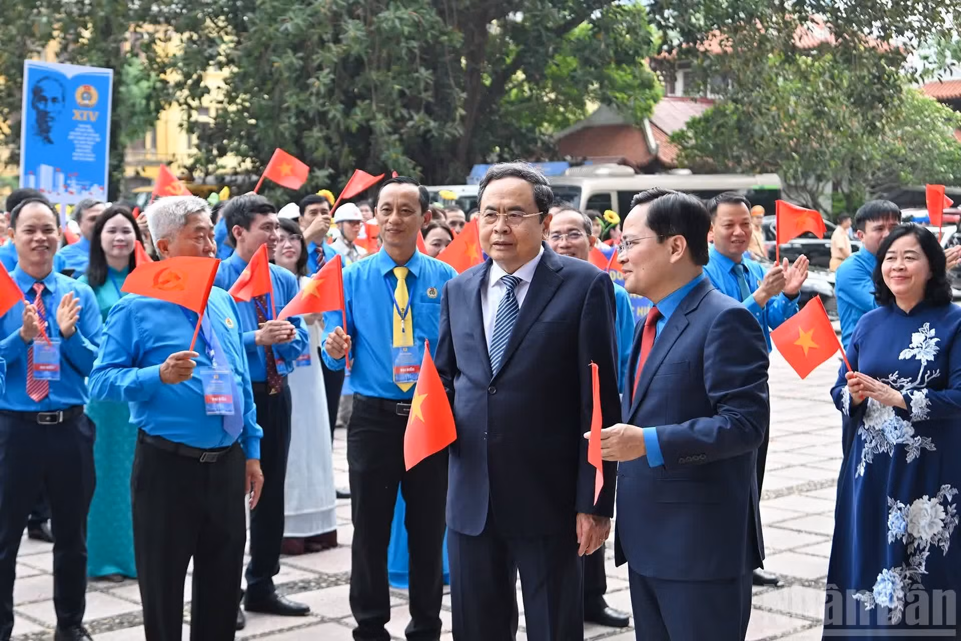 El presidente de la Asamblea Nacional de Vietnam, Tran Thanh Man, asiste a la cita.