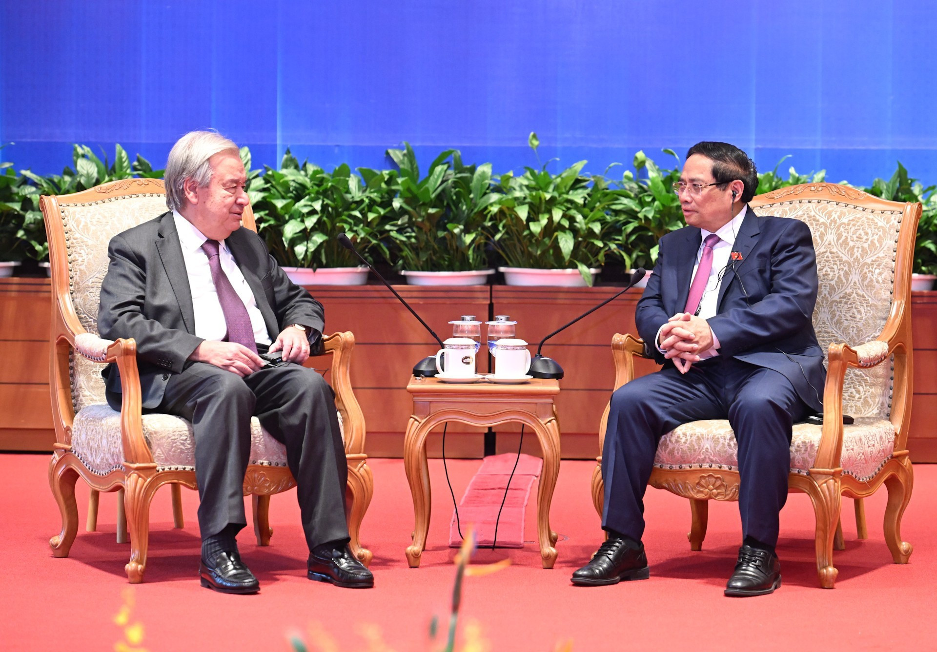 Pham Minh Chinh y António Guterres. Pham Minh Chinh y António Guterres.