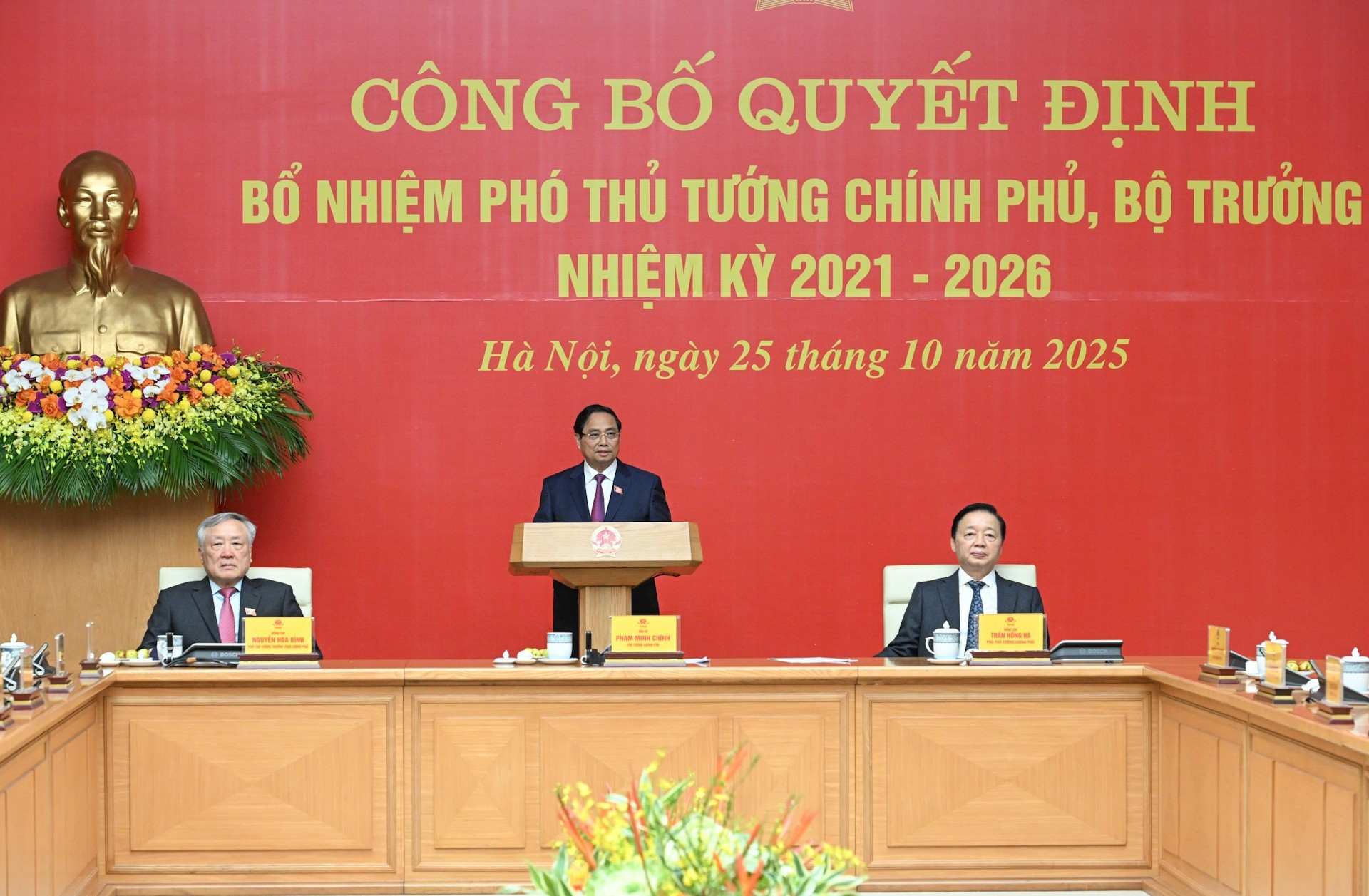 El primer ministro de Vietnam, Pham Minh Chinh, habla en el evento.