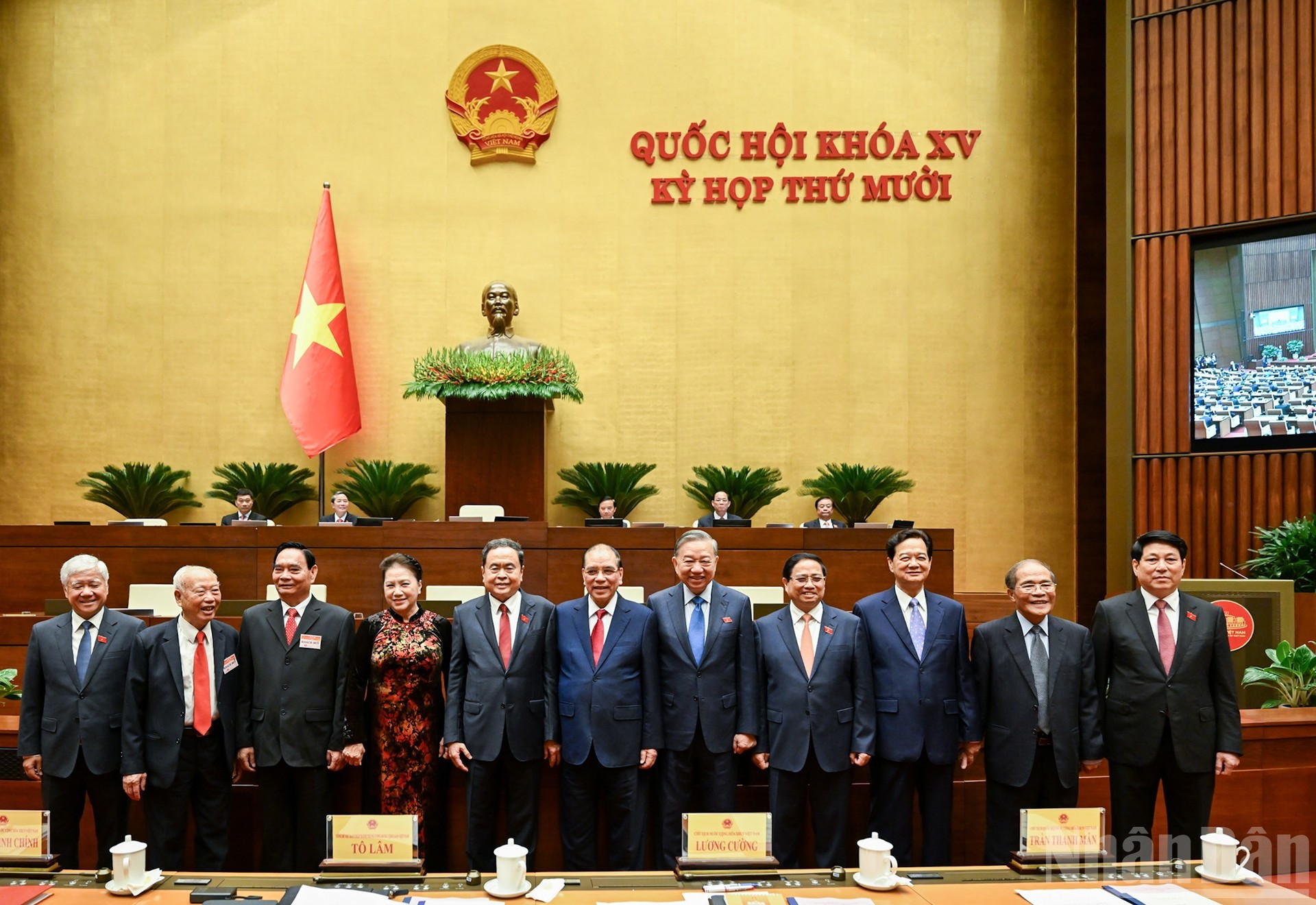 Los anteriores y actuales dirigentes del Partido y del Estado en la cita.