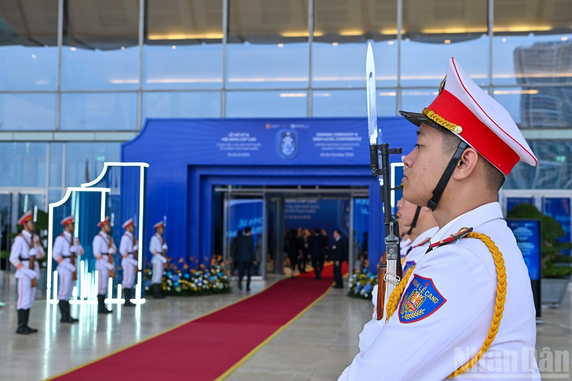 La ceremonia se lleva a cabo en el Centro Nacional de Convenciones en Hanói. La ceremonia se lleva a cabo en el Centro Nacional de Convenciones en Hanói.