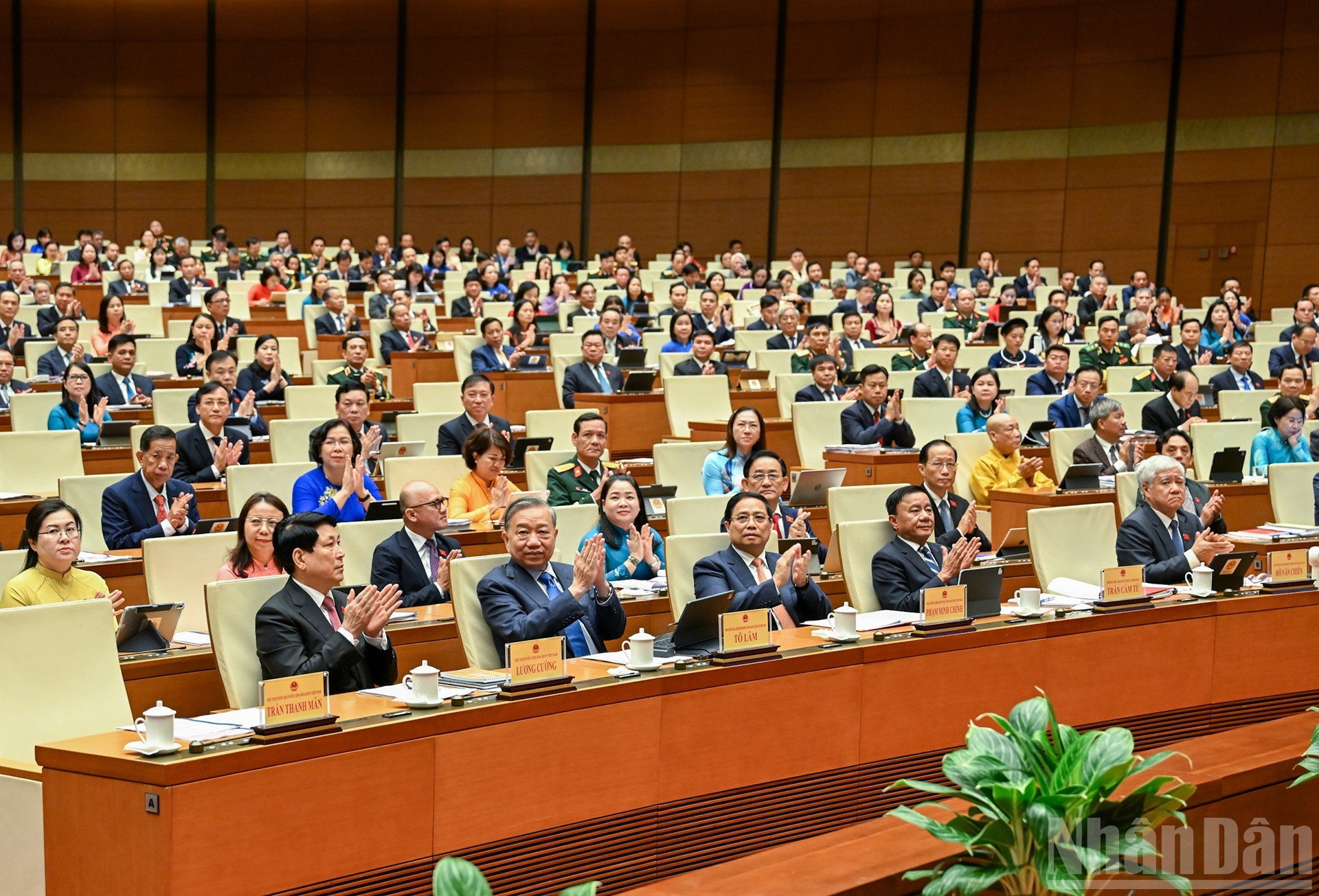 El secretario general del Partido Comunista de Vietnam, To Lam, y otros dirigentes del Partido y Estado asisten al evento.