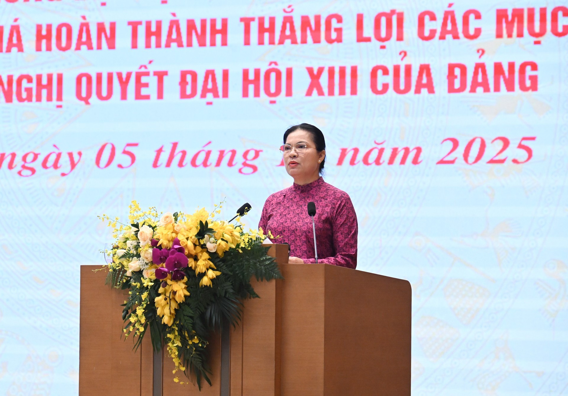 Ha Thi Nga, vicepresidenta del Comité Central del Frente de la Patria de Vietnam, habla en el programa. Ha Thi Nga, vicepresidenta del Comité Central del Frente de la Patria de Vietnam, habla en el programa.