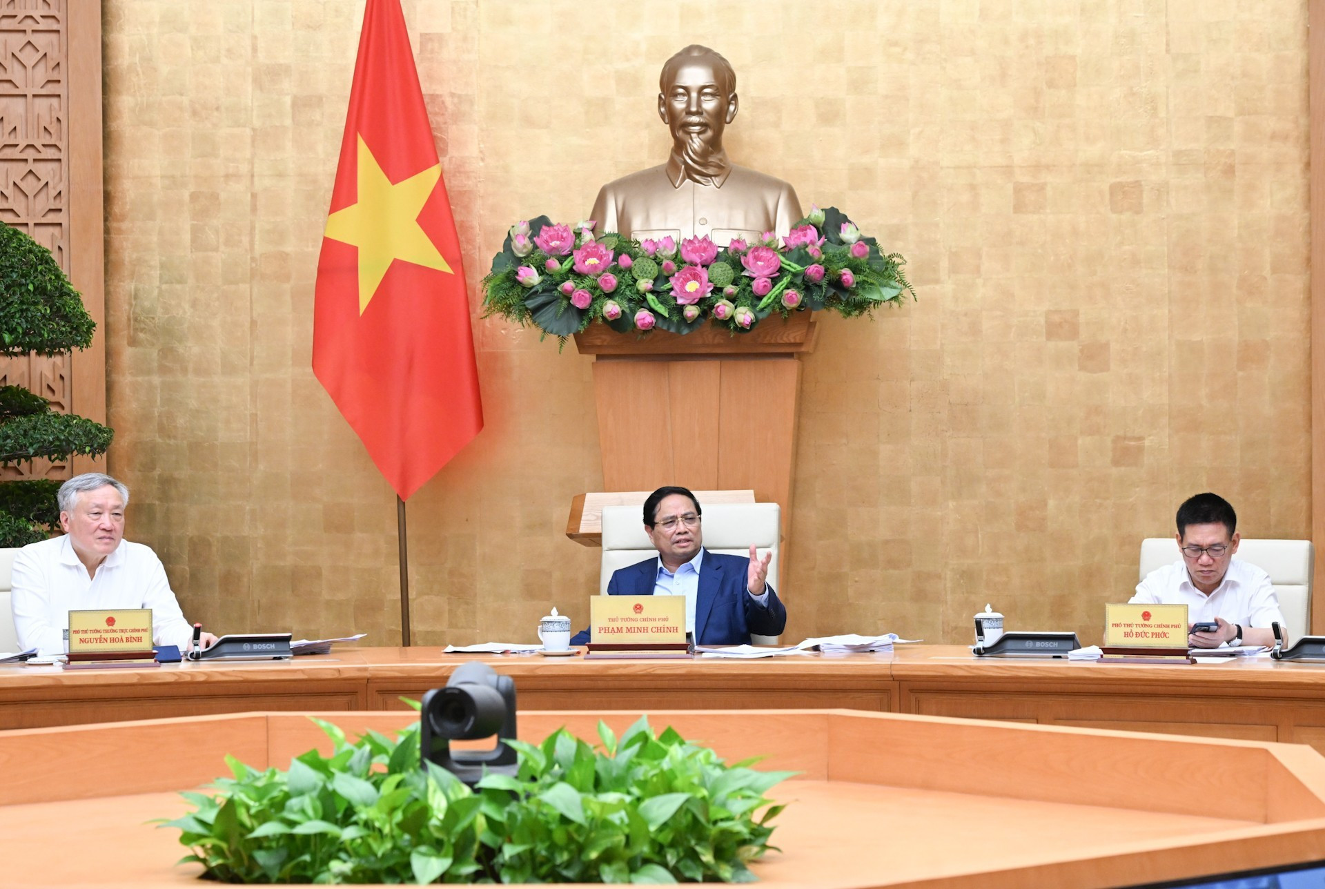[Foto] Premier vietnamita preside conferencia virtual entre el Gobierno y las autoridades locales