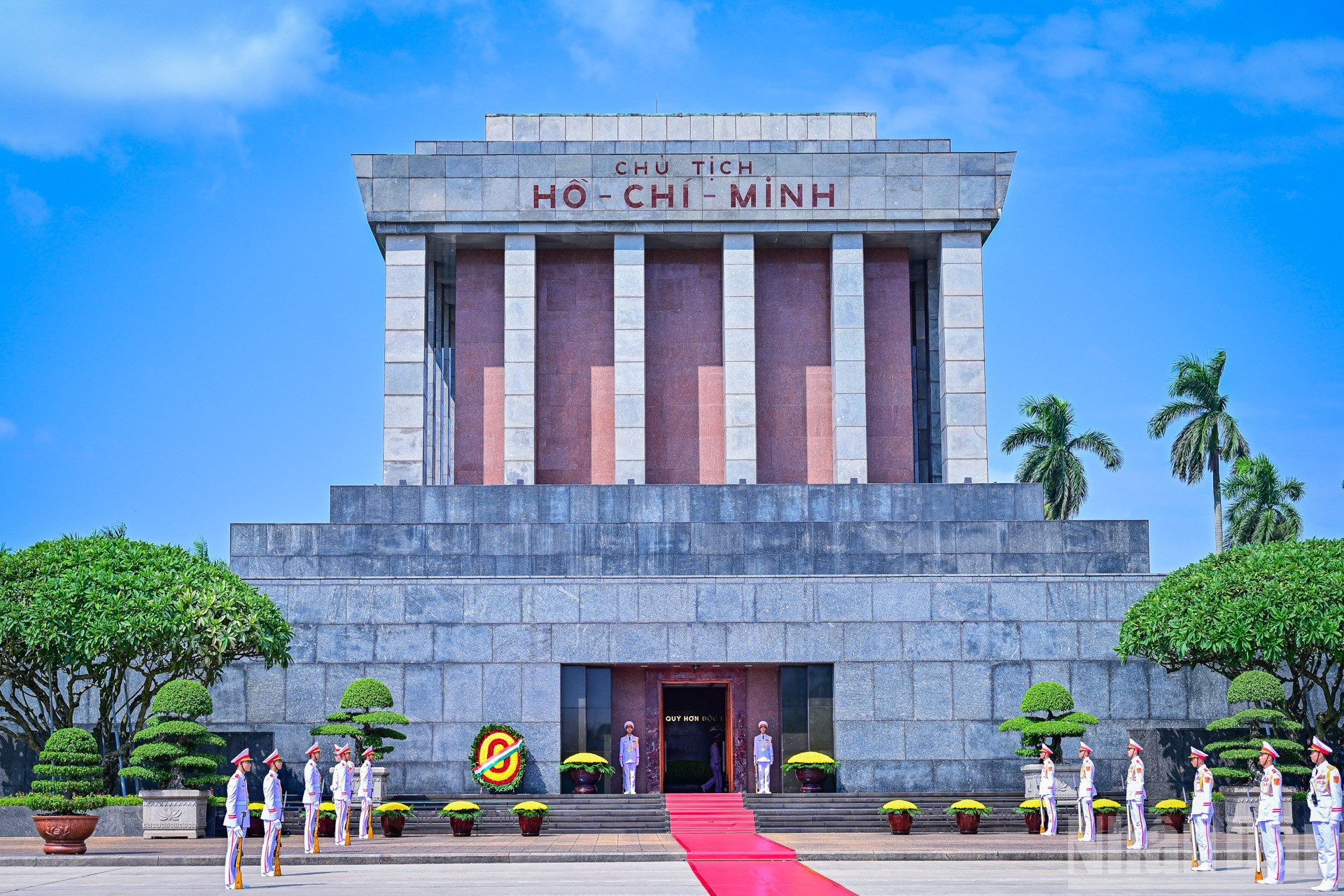 [Foto] Presidente de Parlamento de Hungría rinde homenaje al Presidente Ho Chi Minh