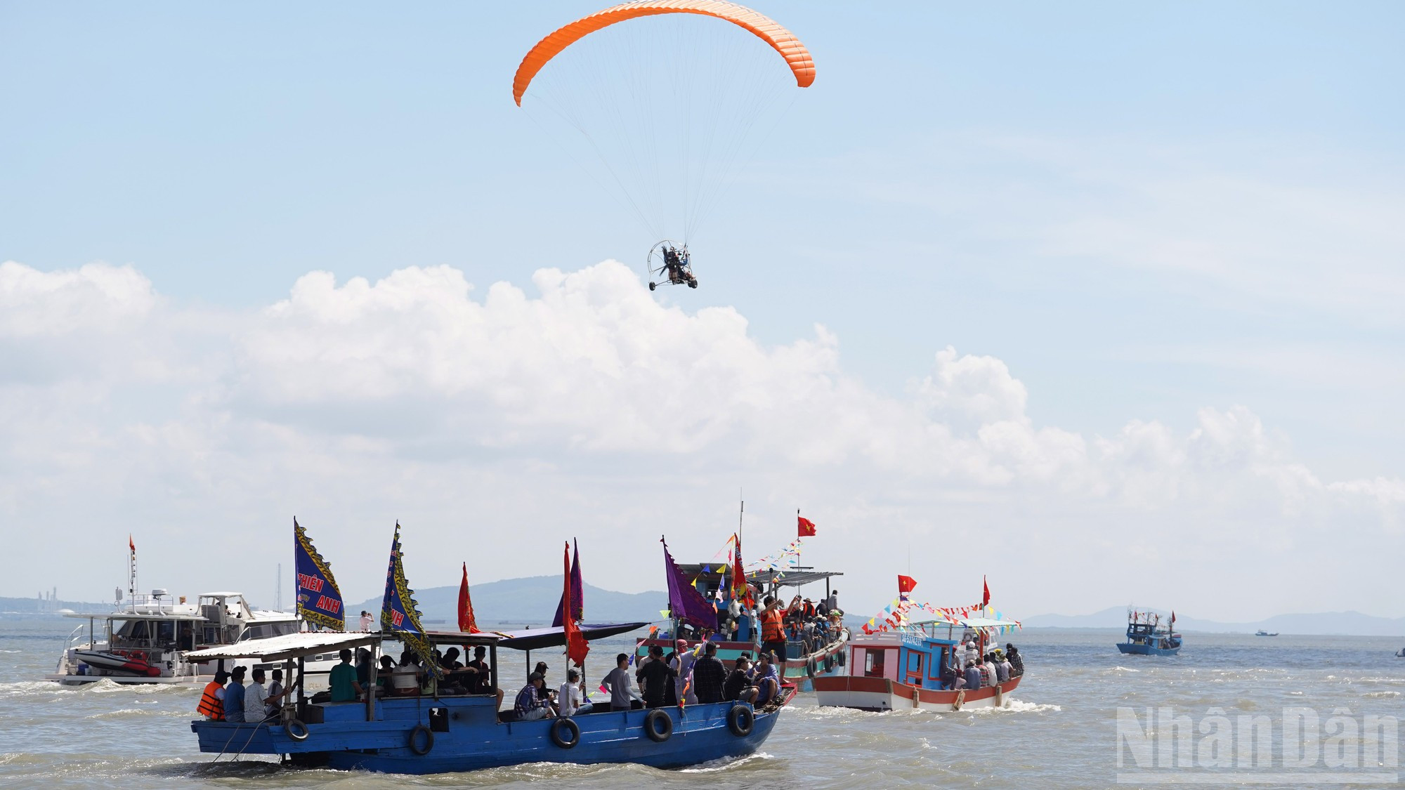 El evento atrae a una multitud de residentes y visitantes.
