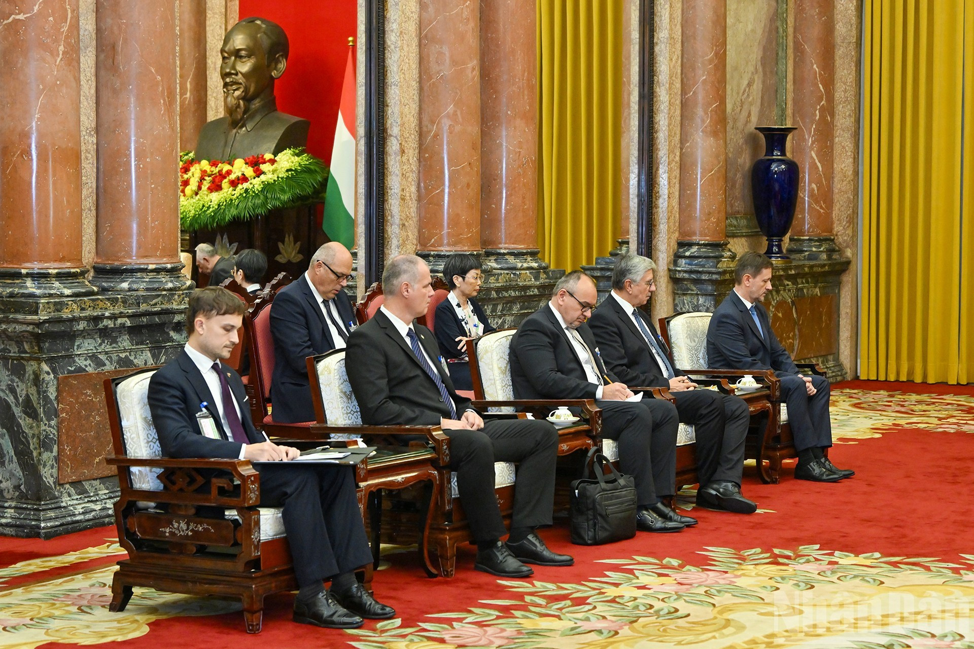 La delegación húngara en el evento.