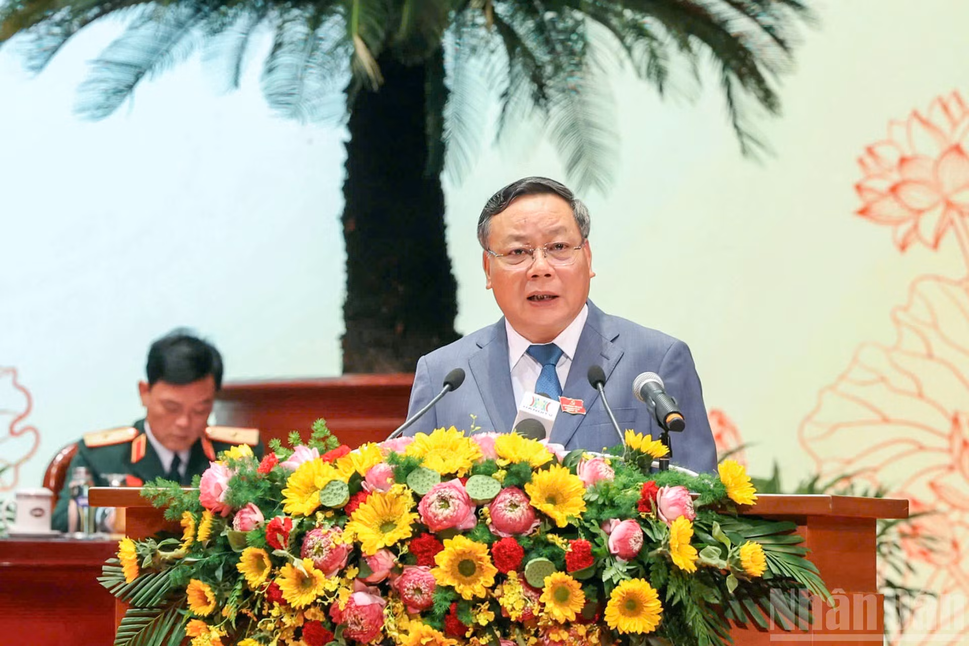 El vicesecretario permanente del Comité del Partido de Hanói, Nguyen Van Phong, habla en la cita.