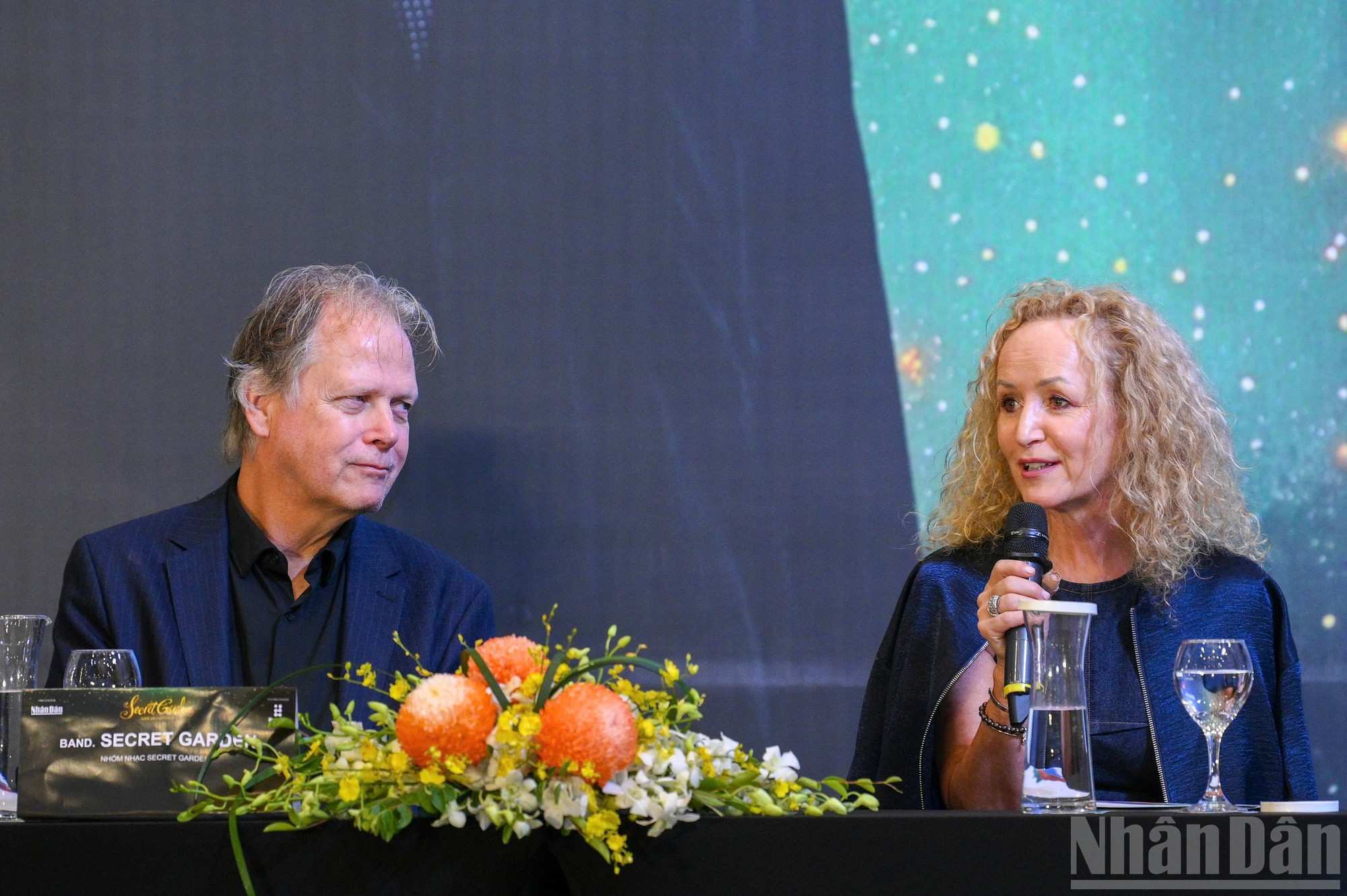 Fionnuala Sherry comparte sus sentimientos con la prensa.