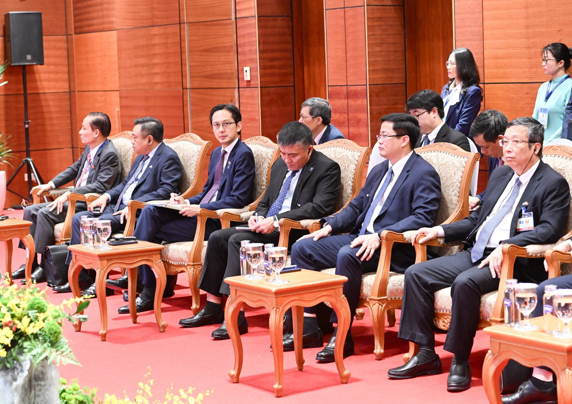 Asistentes vietnamitas en la cita. Asistentes vietnamitas en la cita.
