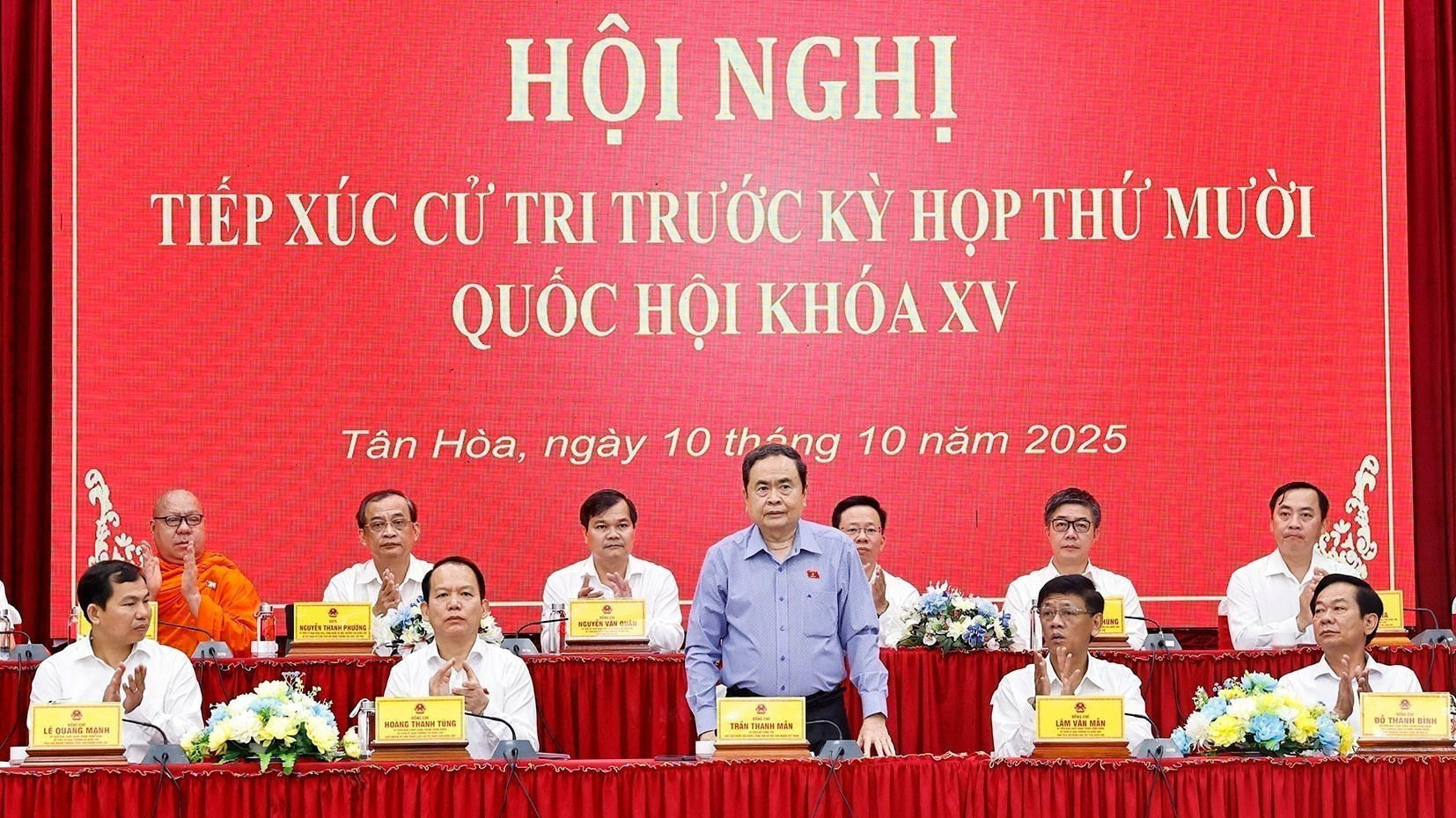 El titular del Parlamento en el encuentro.