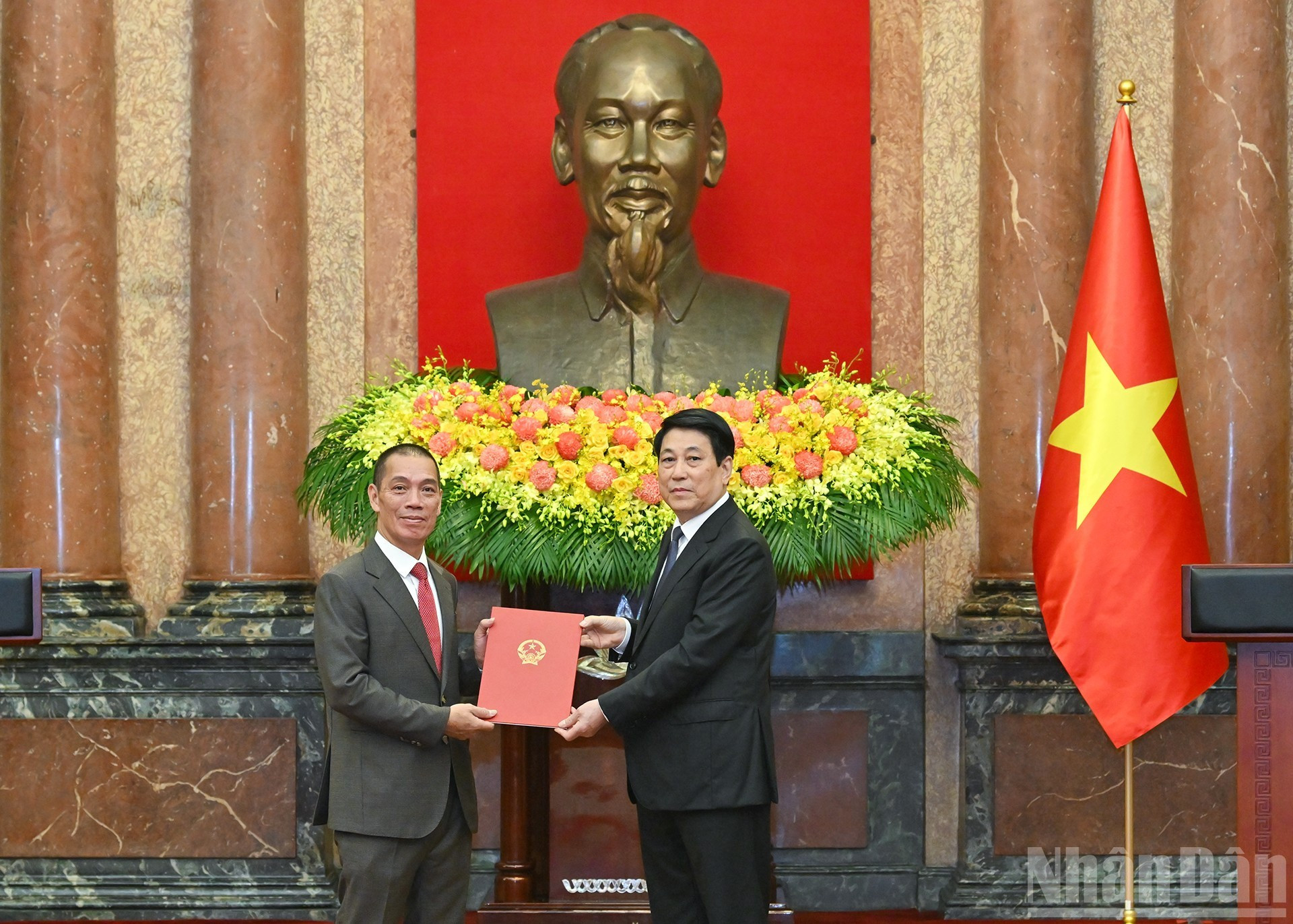 Otorgan la decisión de conferir el título de Embajador de la República Socialista de Vietnam de primera categoría al embajador de Vietnam en Turquía, Do Son Hai.