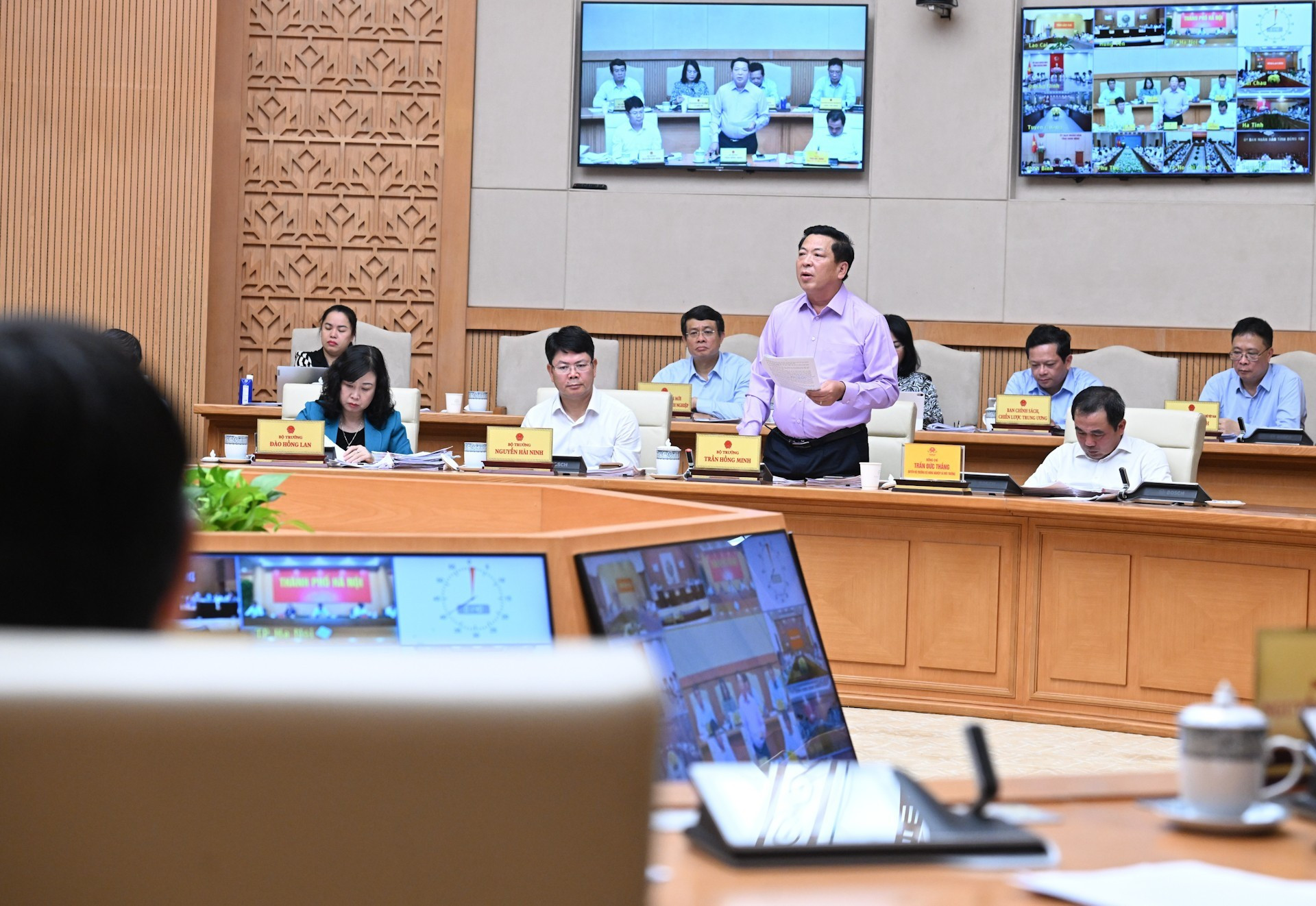 El ministro de Construcción, Tran Hong Minh, en la conferencia.